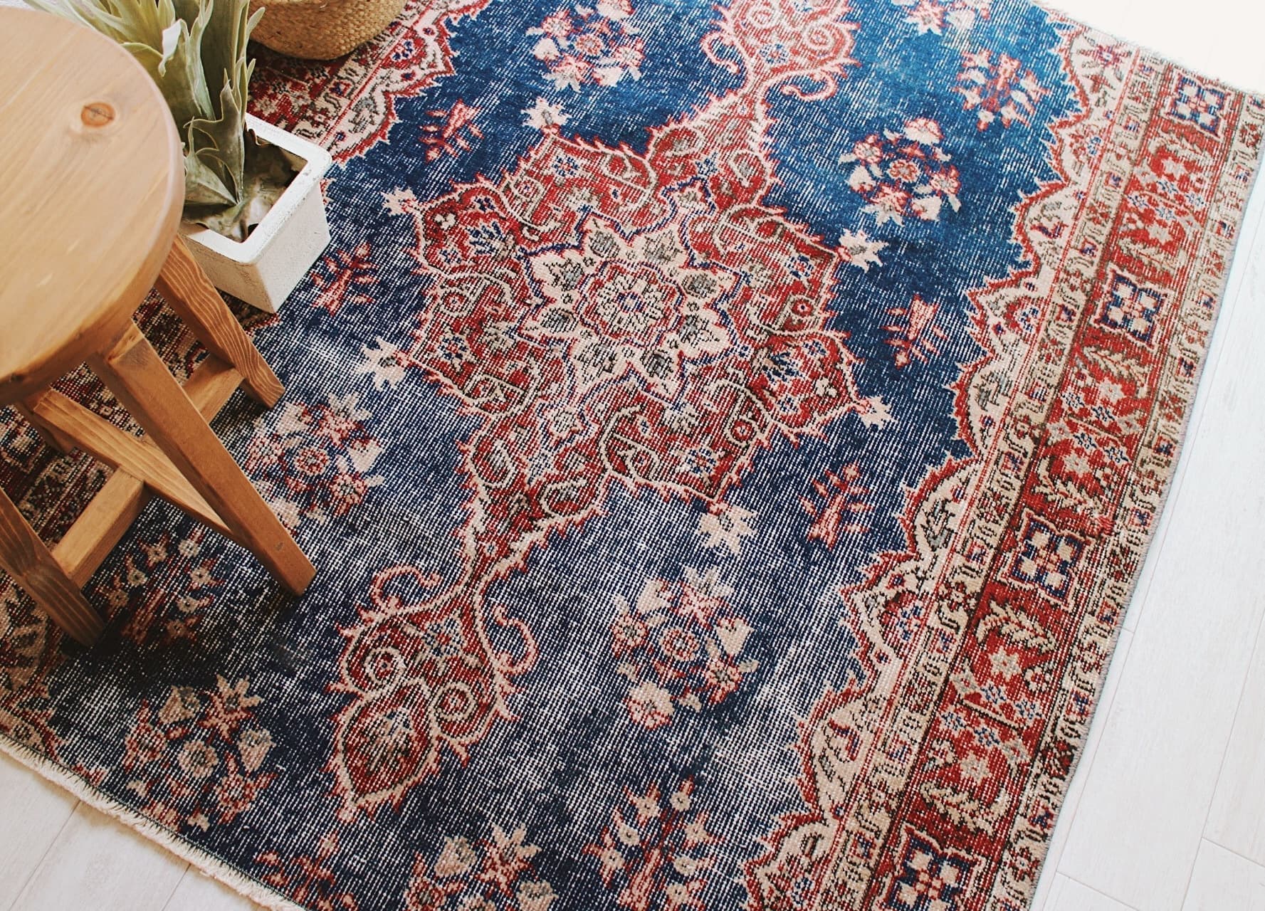 ネイビーのヴィンテージラグ