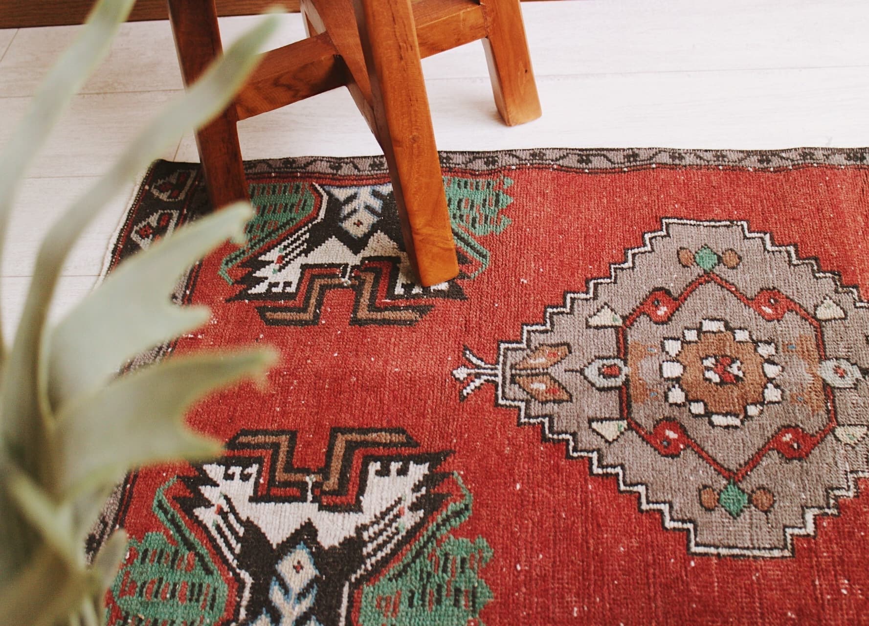 ボルドーのヴィンテージラグ