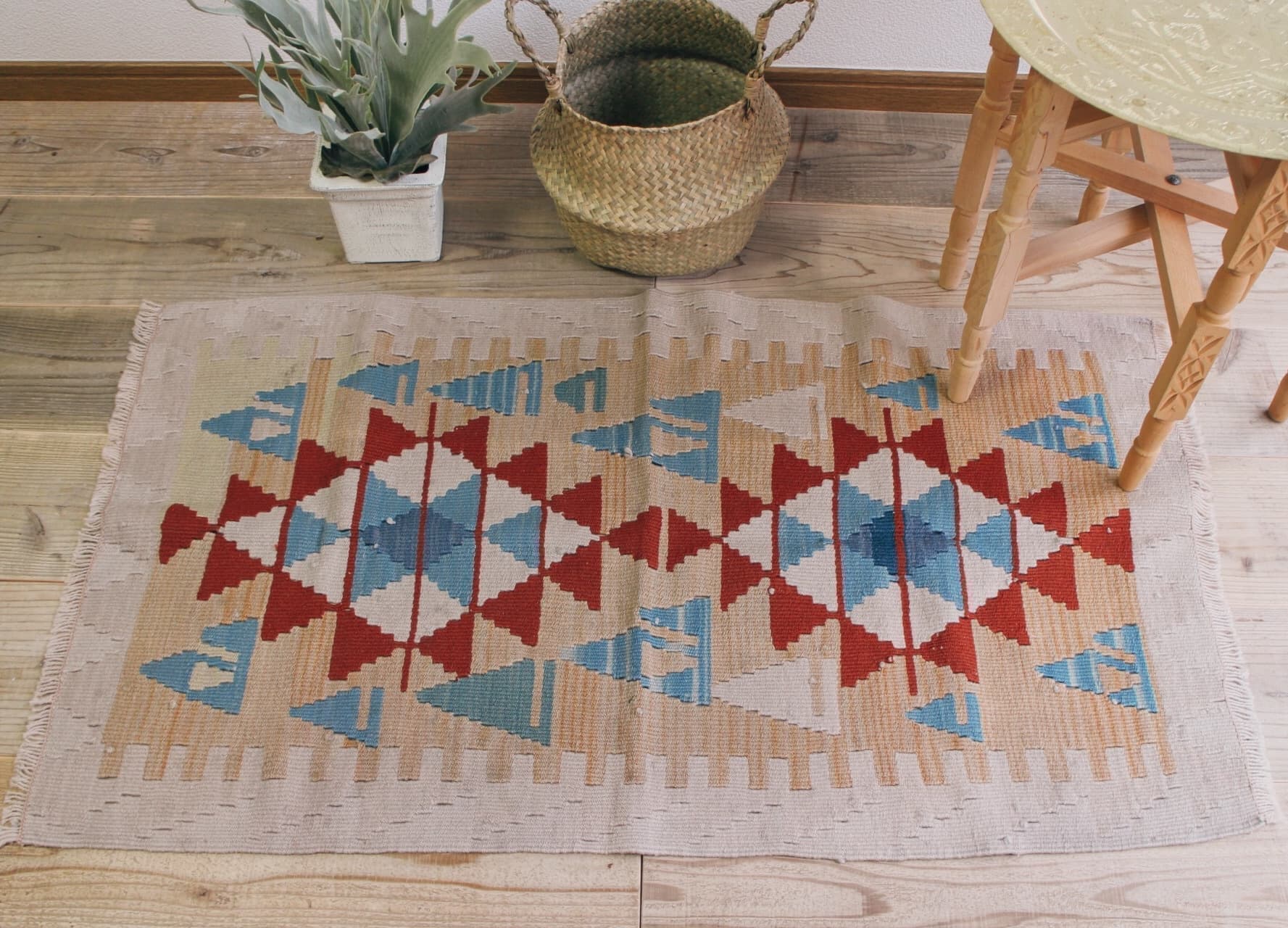 オフホワイトのオールドキリム