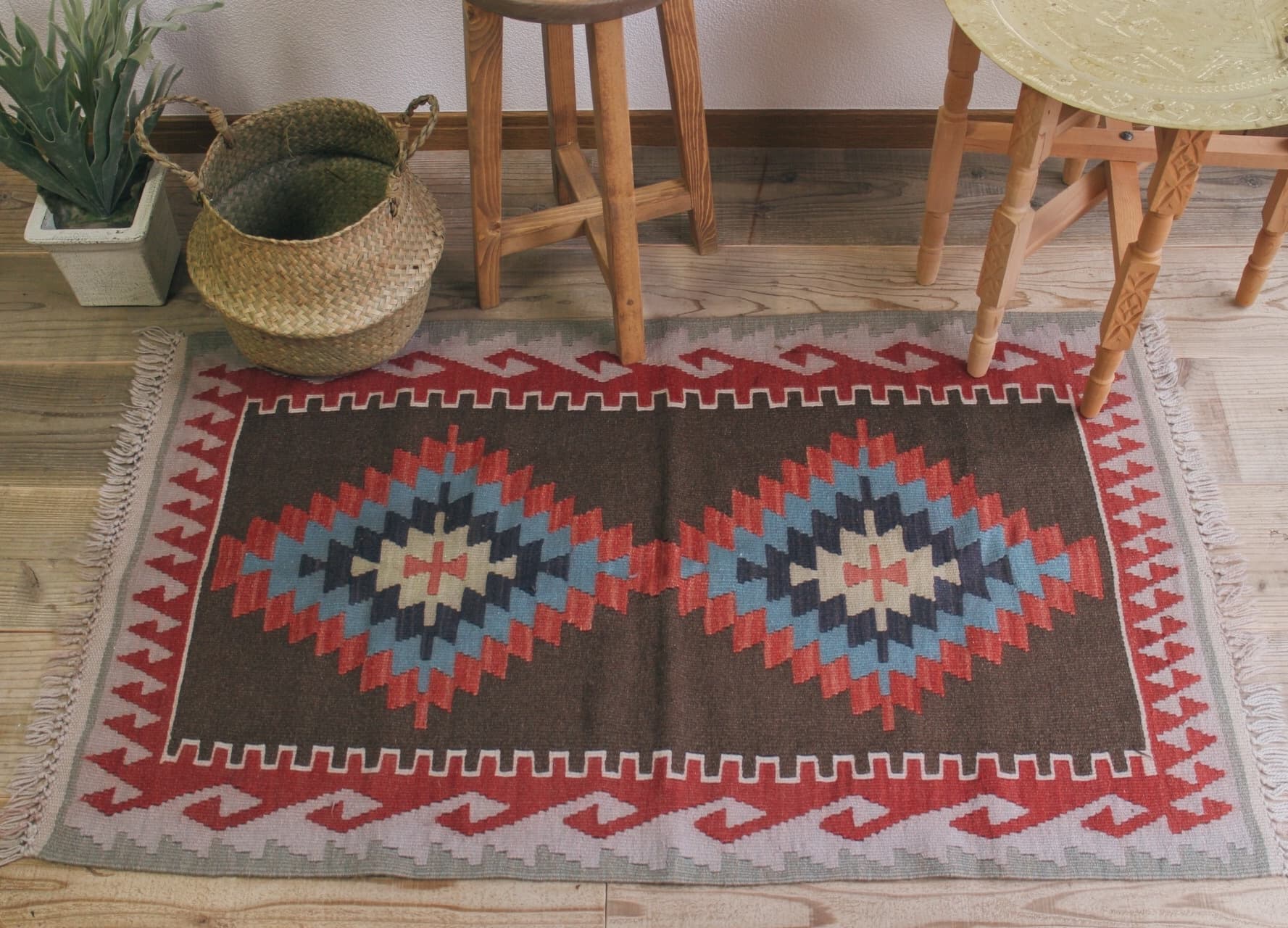 ブラウンのオールドキリム