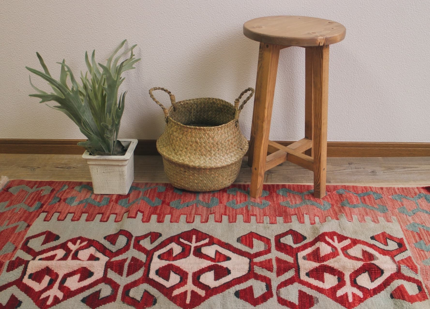 赤のオールドキリム