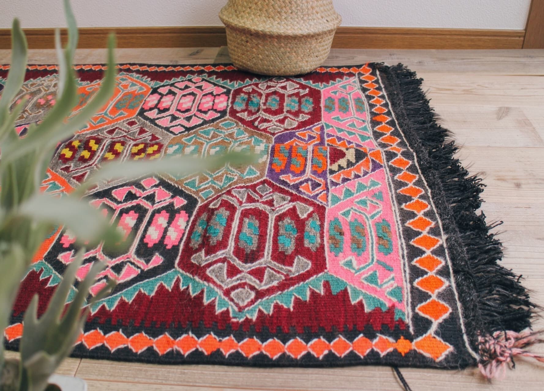 ブラックのオールドキリム