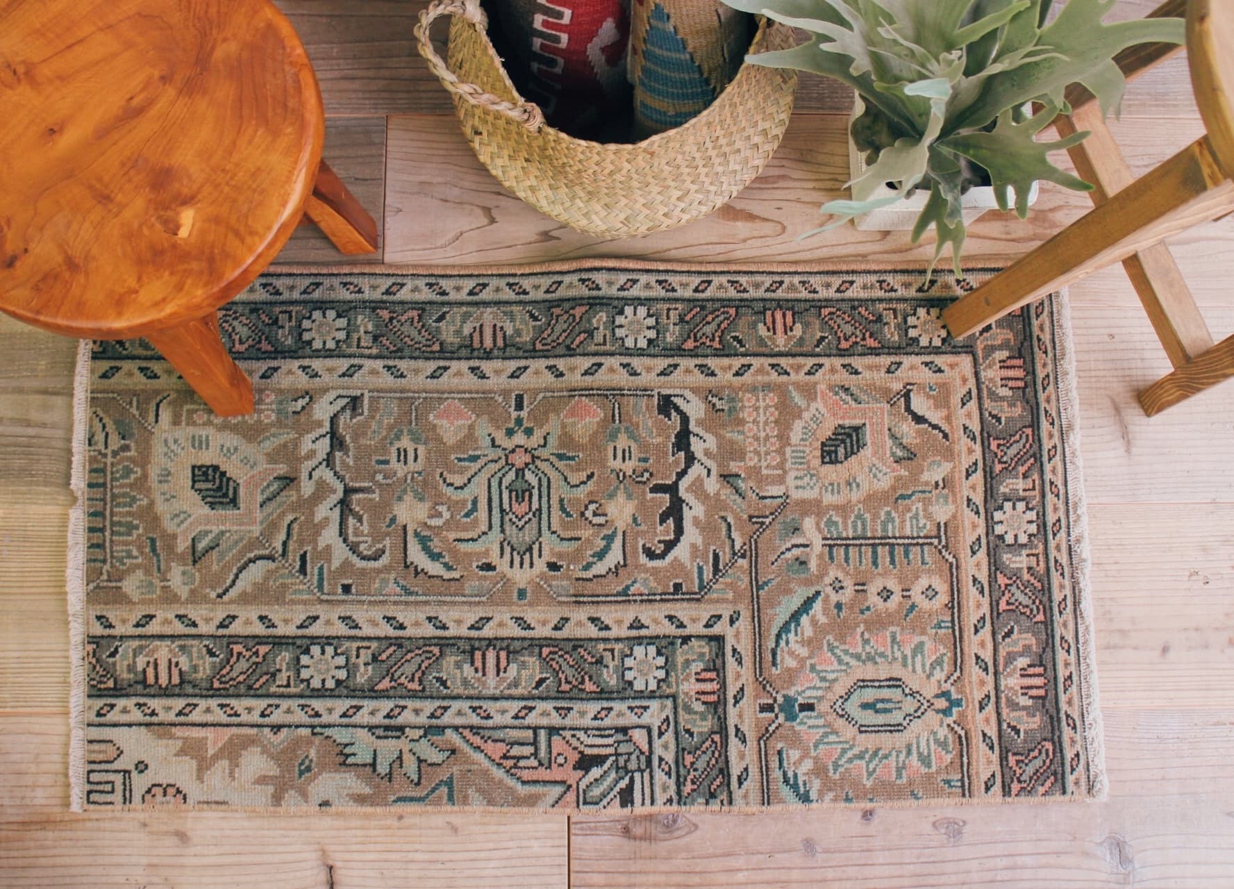 ブラウンベージュのヴィンテージラグ