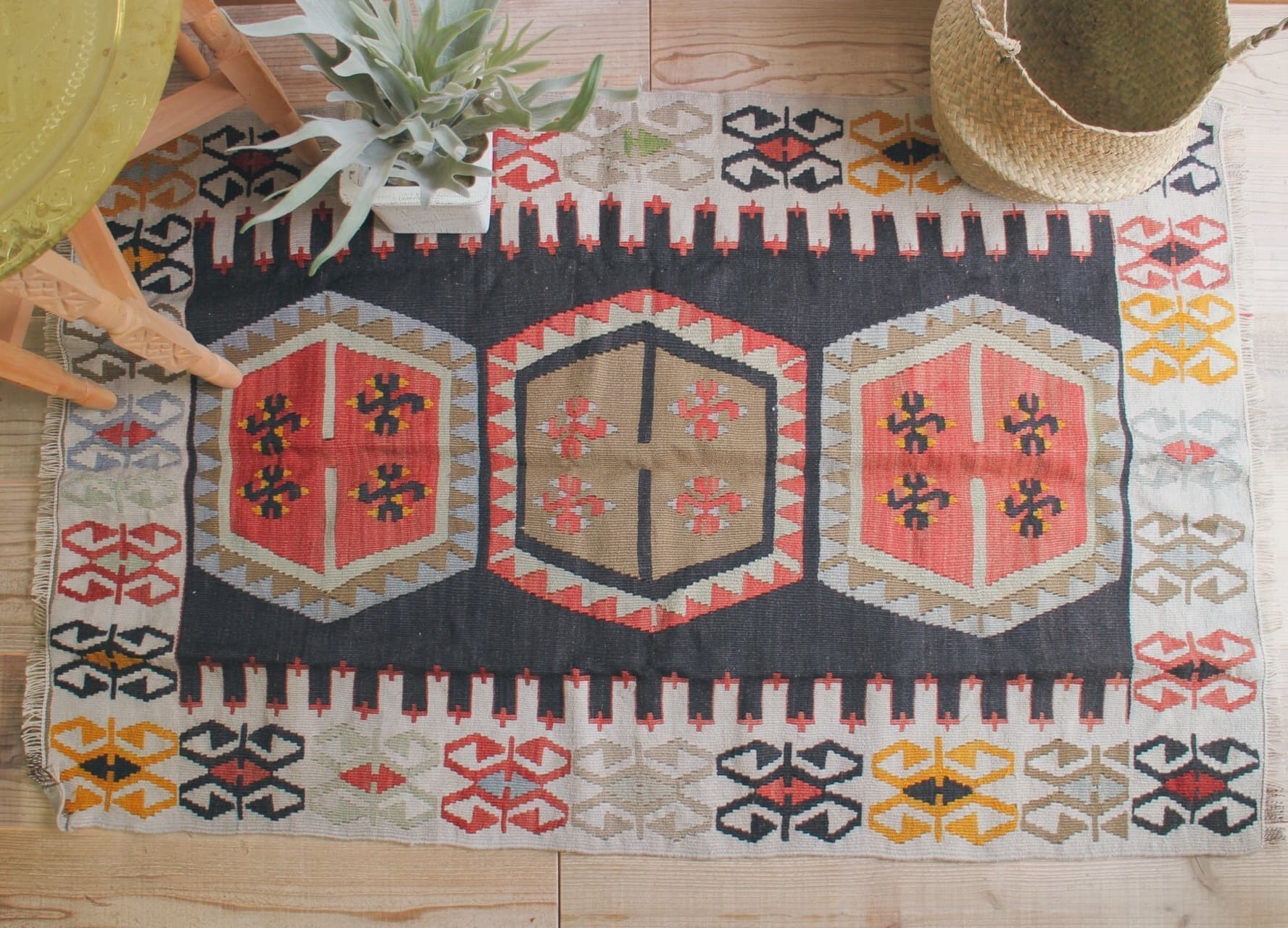 ブラックのオールドキリム