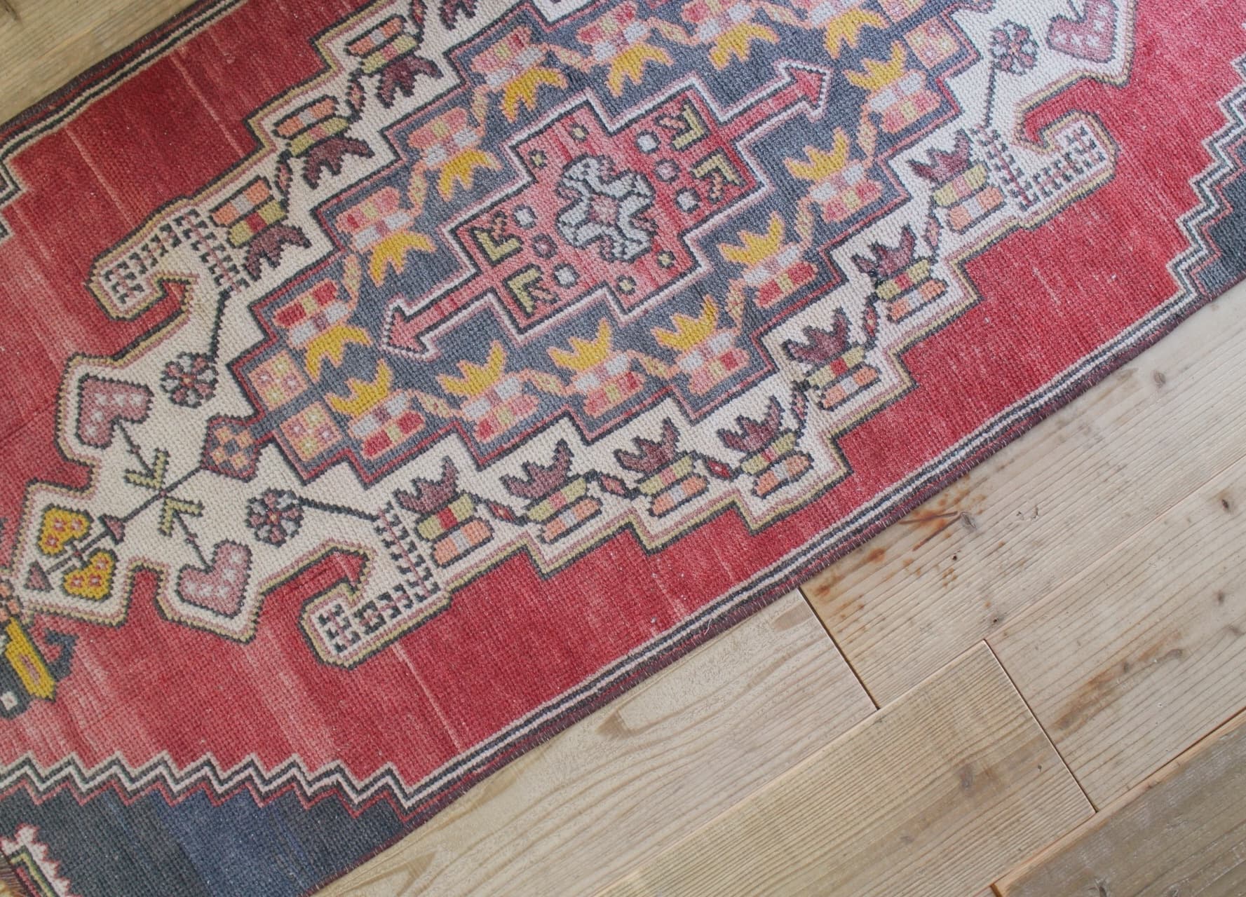 赤いヴィンテージラグ