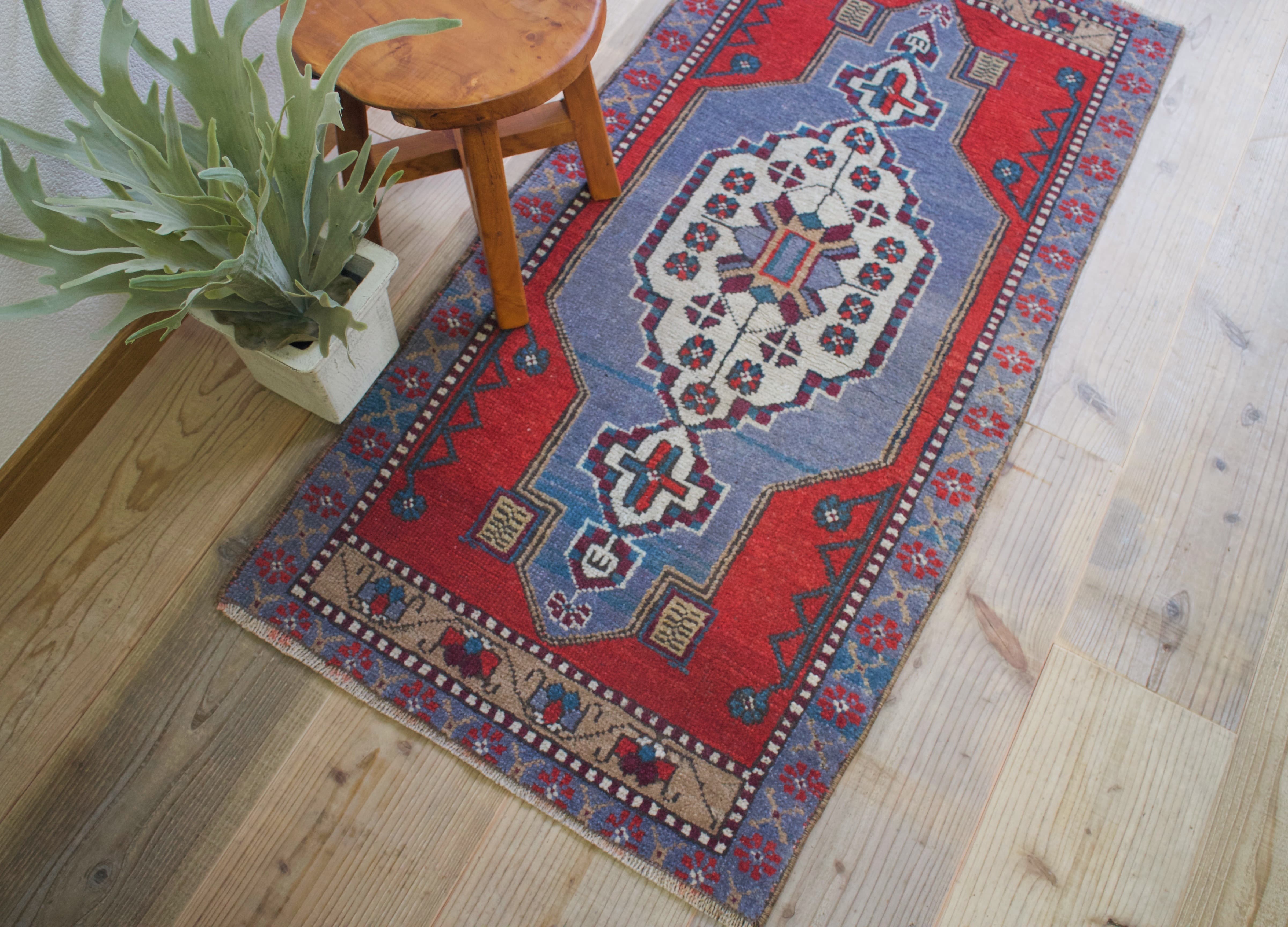 くすみブルーのヴィンテージラグ