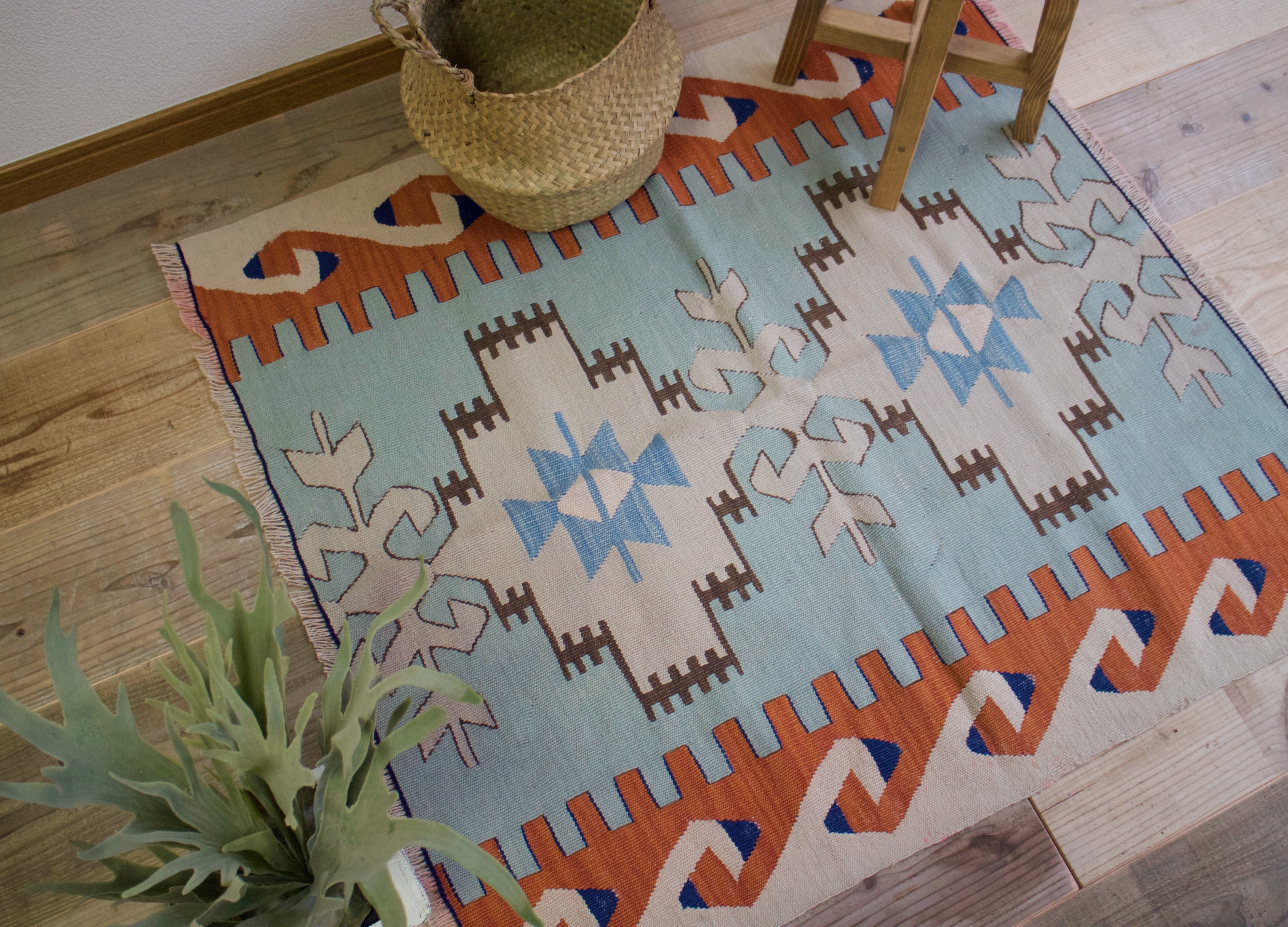 水色のオールドキリム