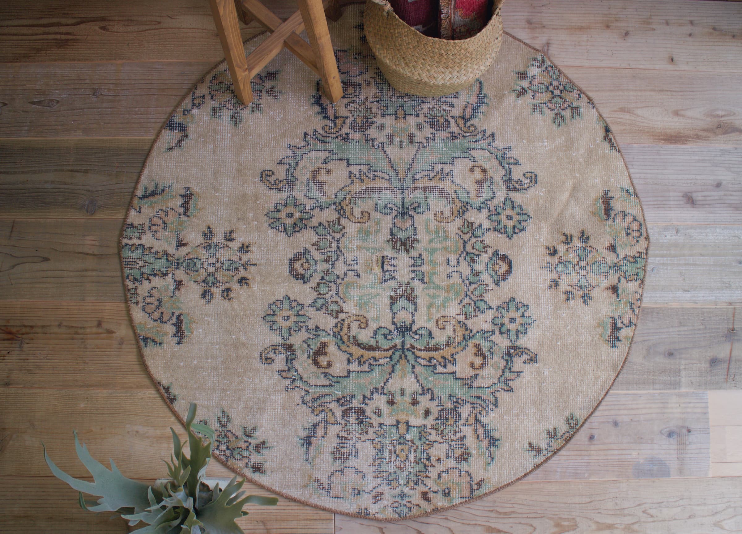 丸いヴィンテージラグ