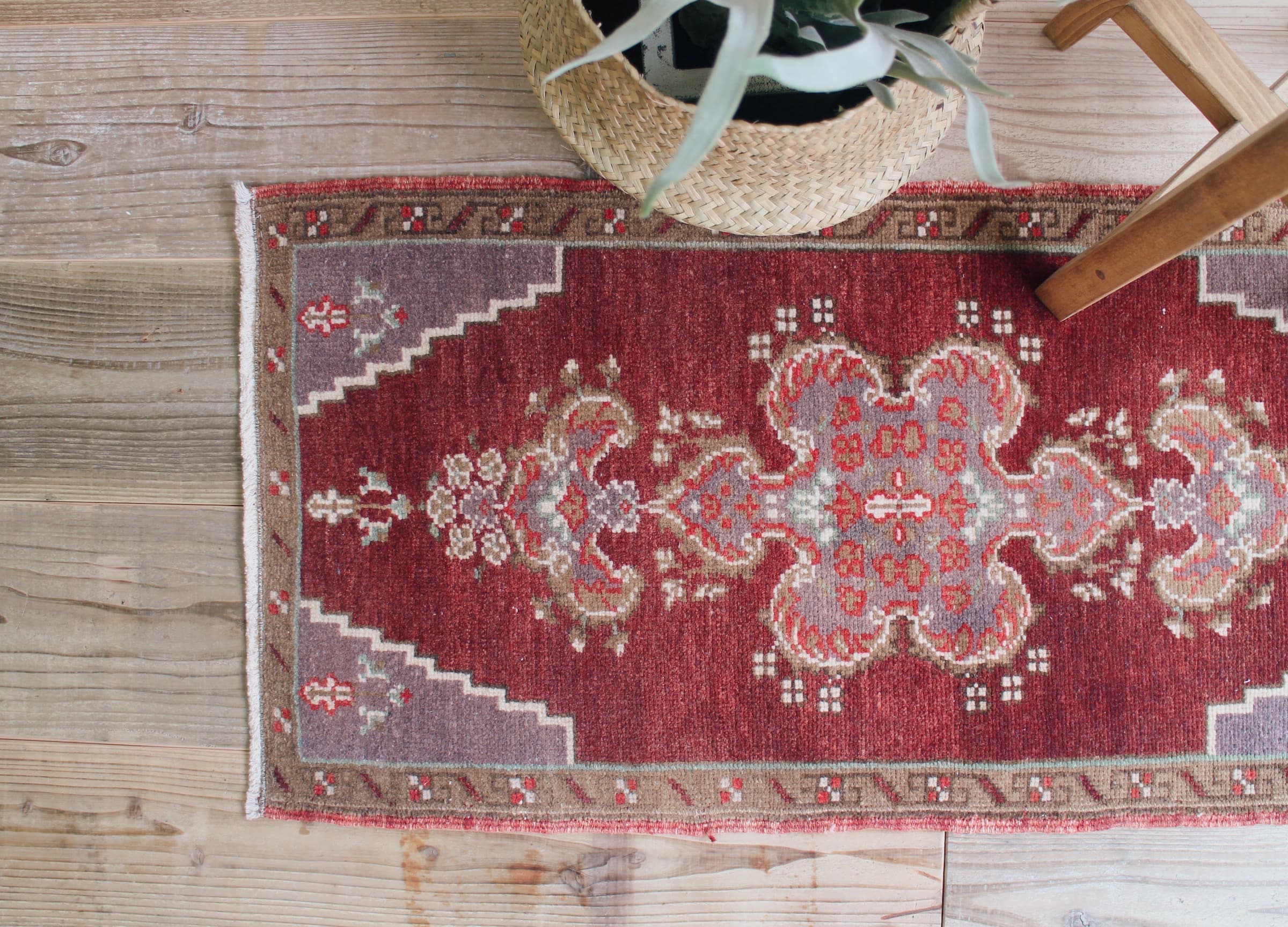 ボルドーのヴィンテージラグ