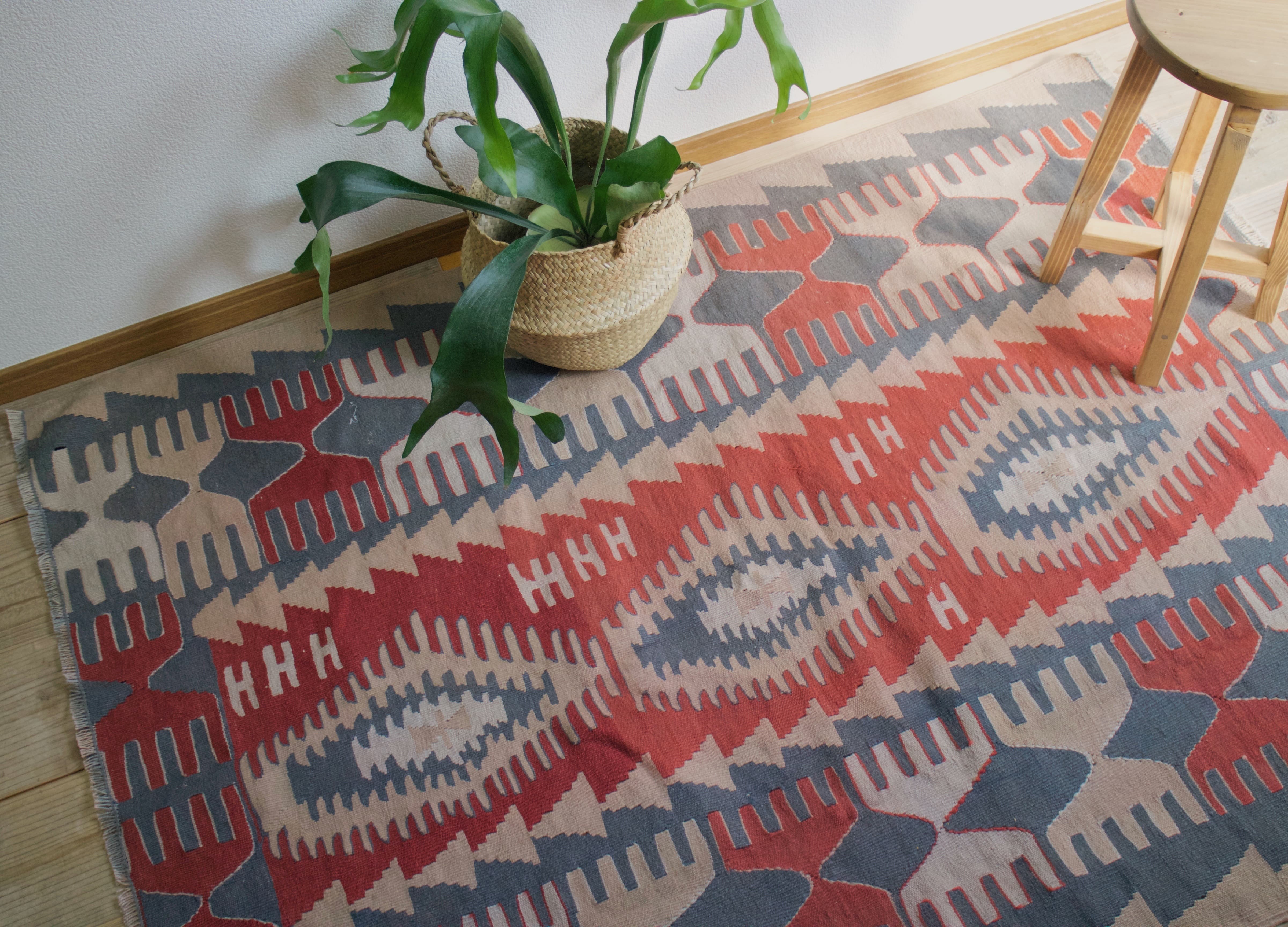 グレーのオールドキリム