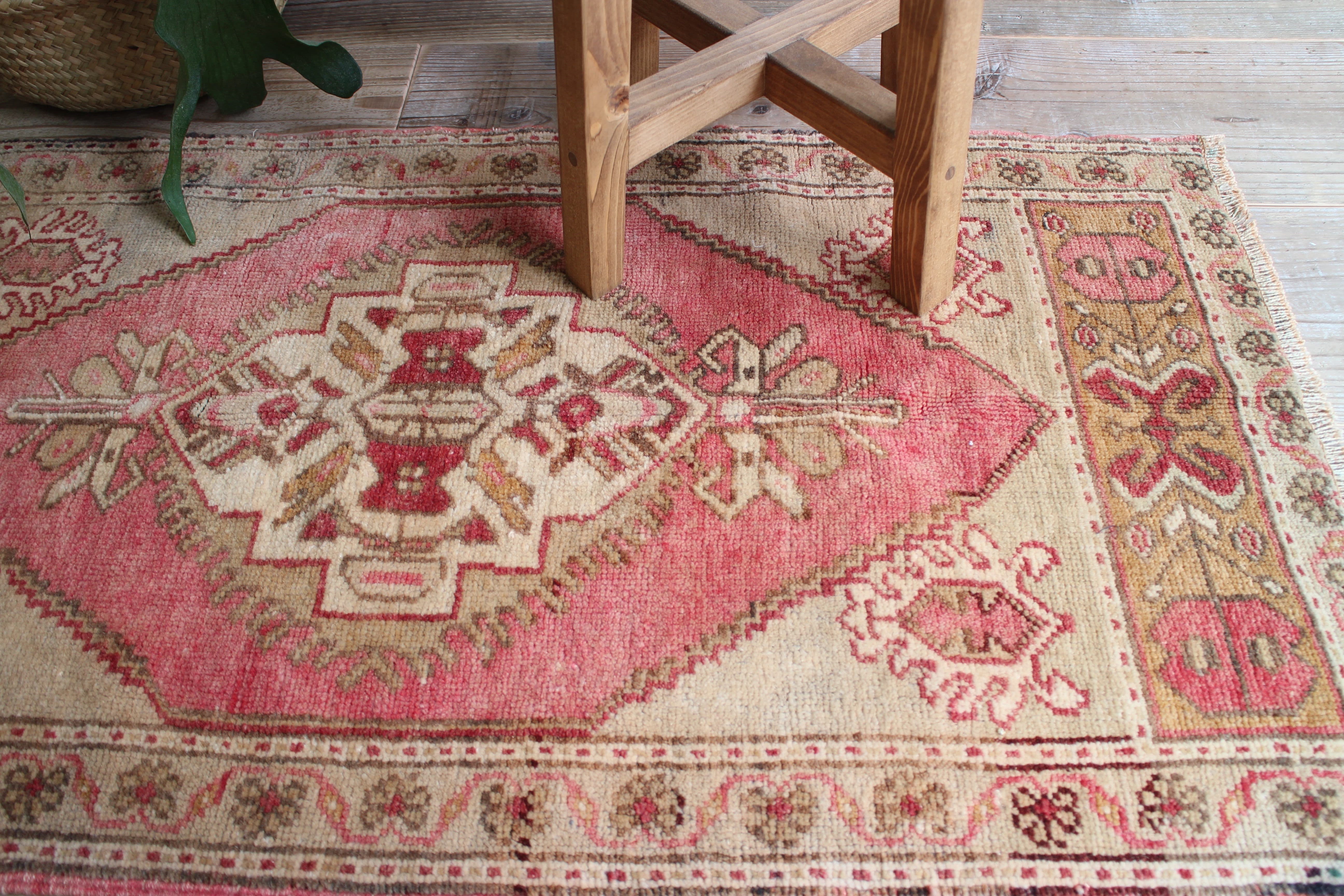 ベージュのオールドキリム