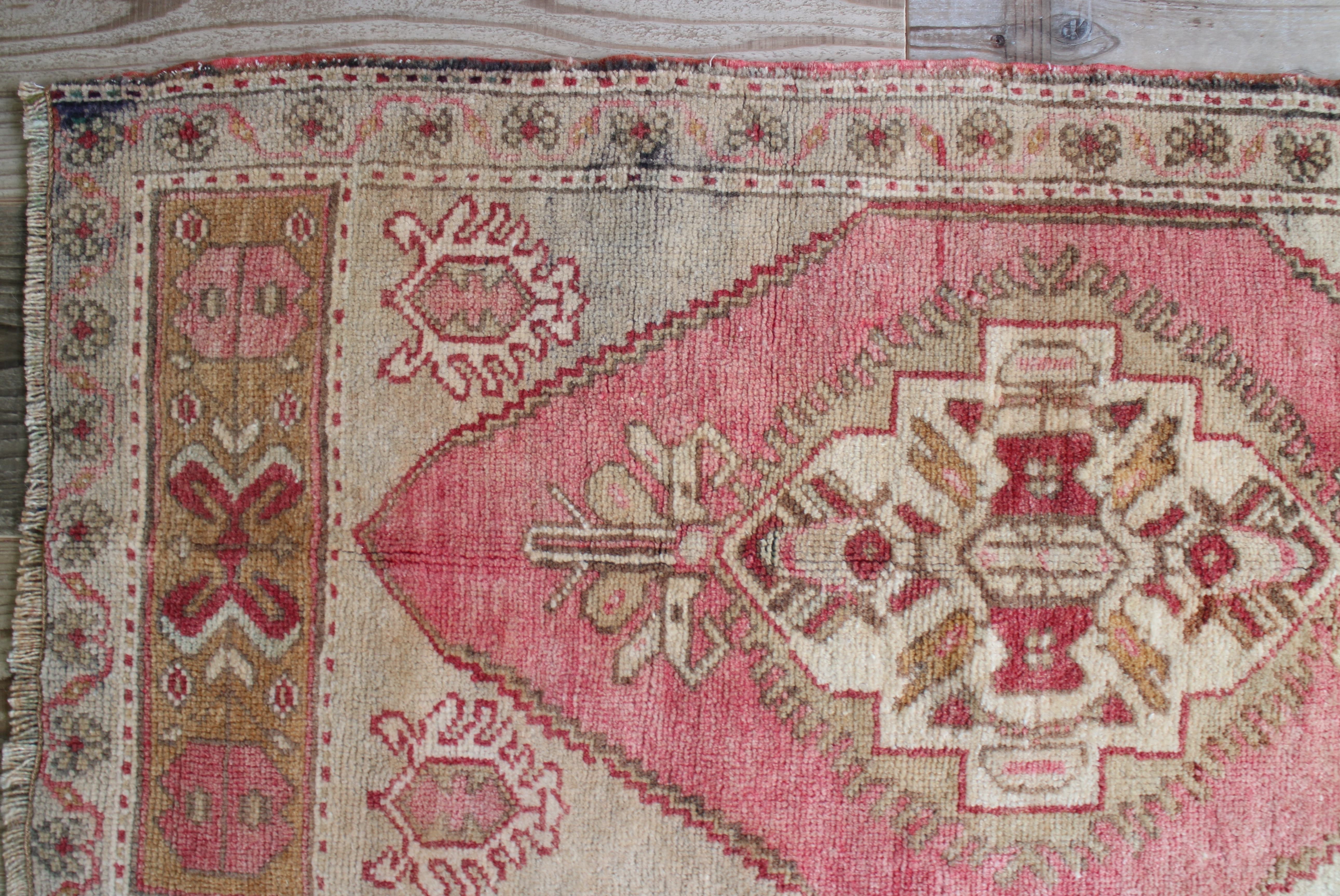 ベージュのオールドキリム