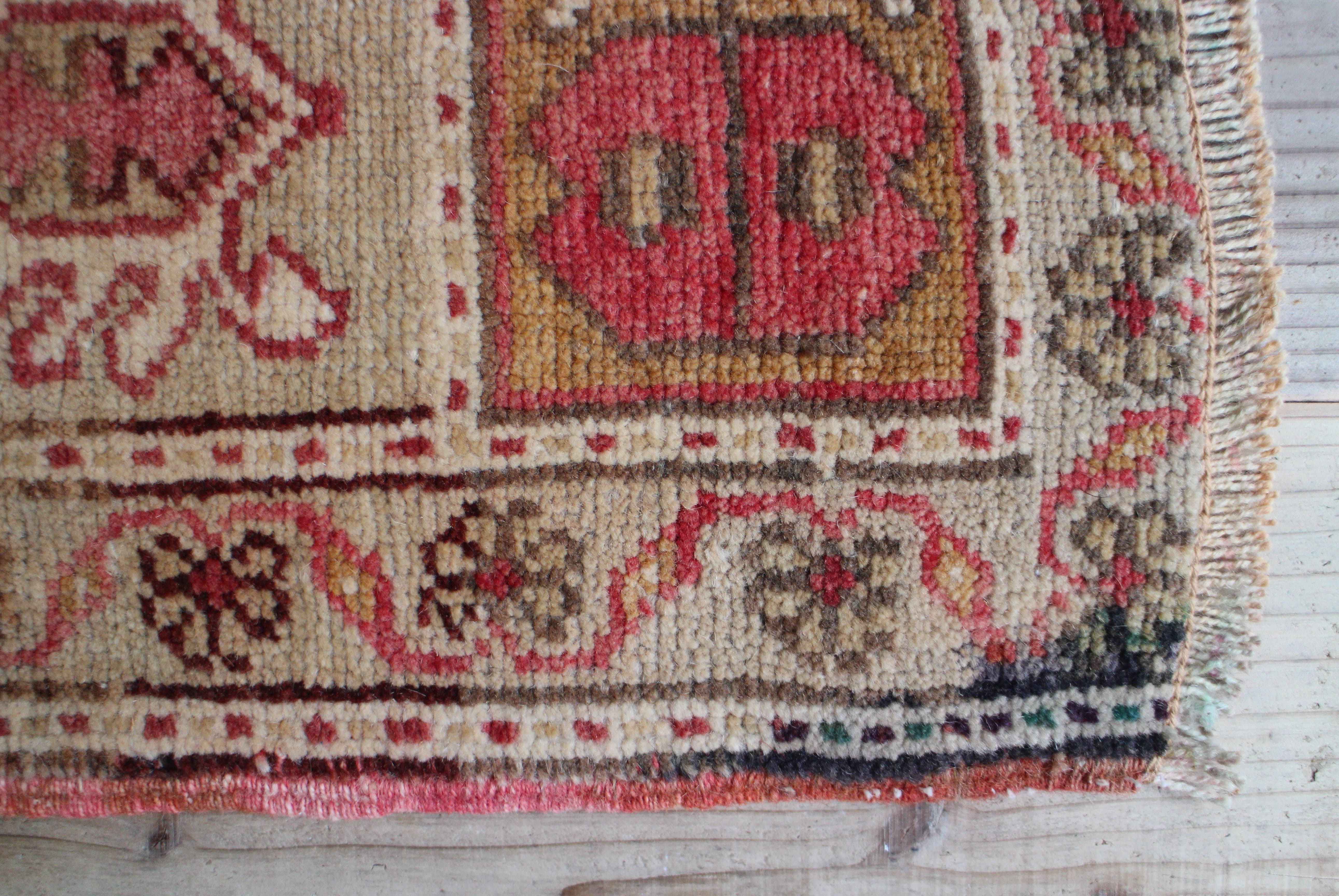 ベージュのオールドキリム