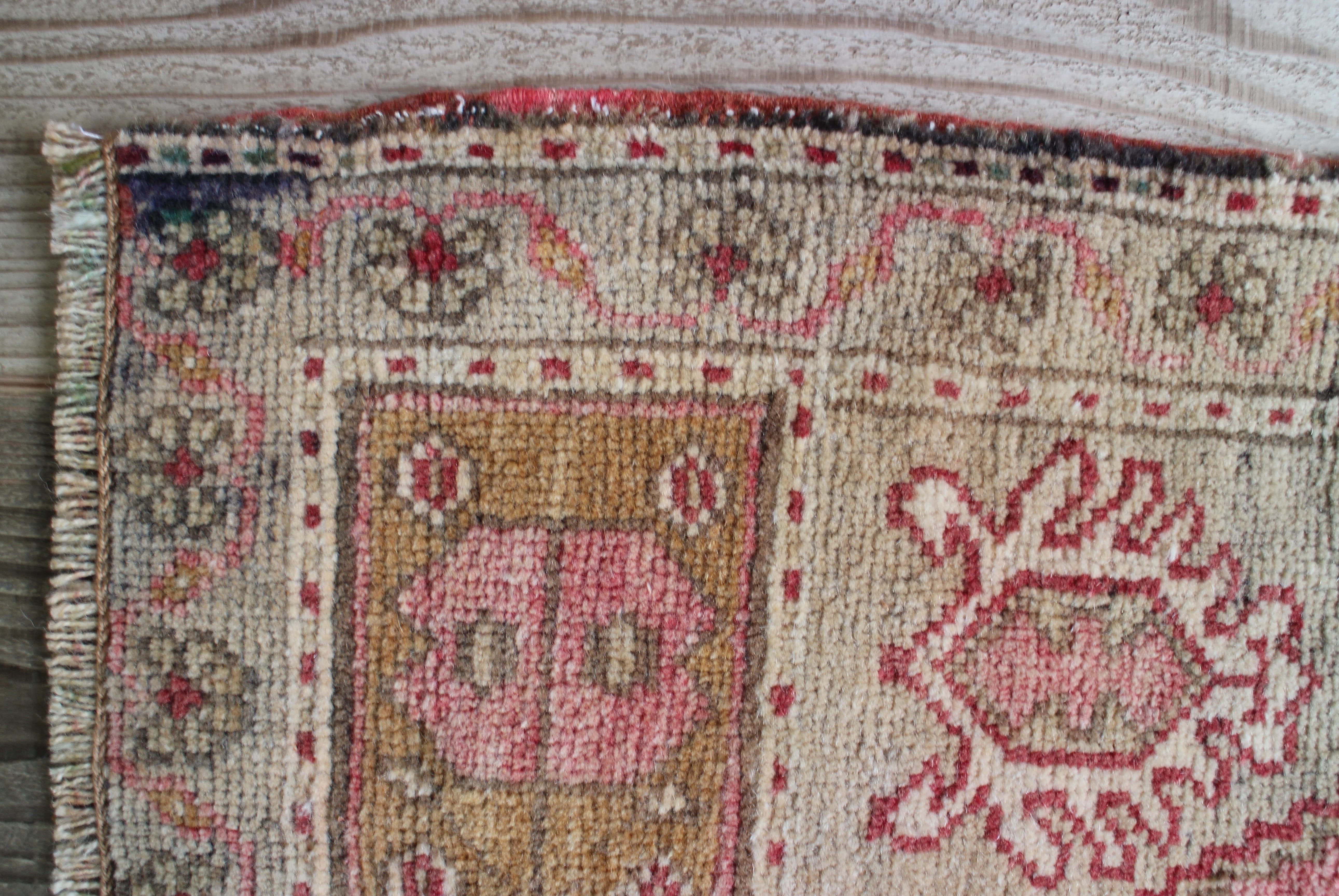 ベージュのオールドキリム