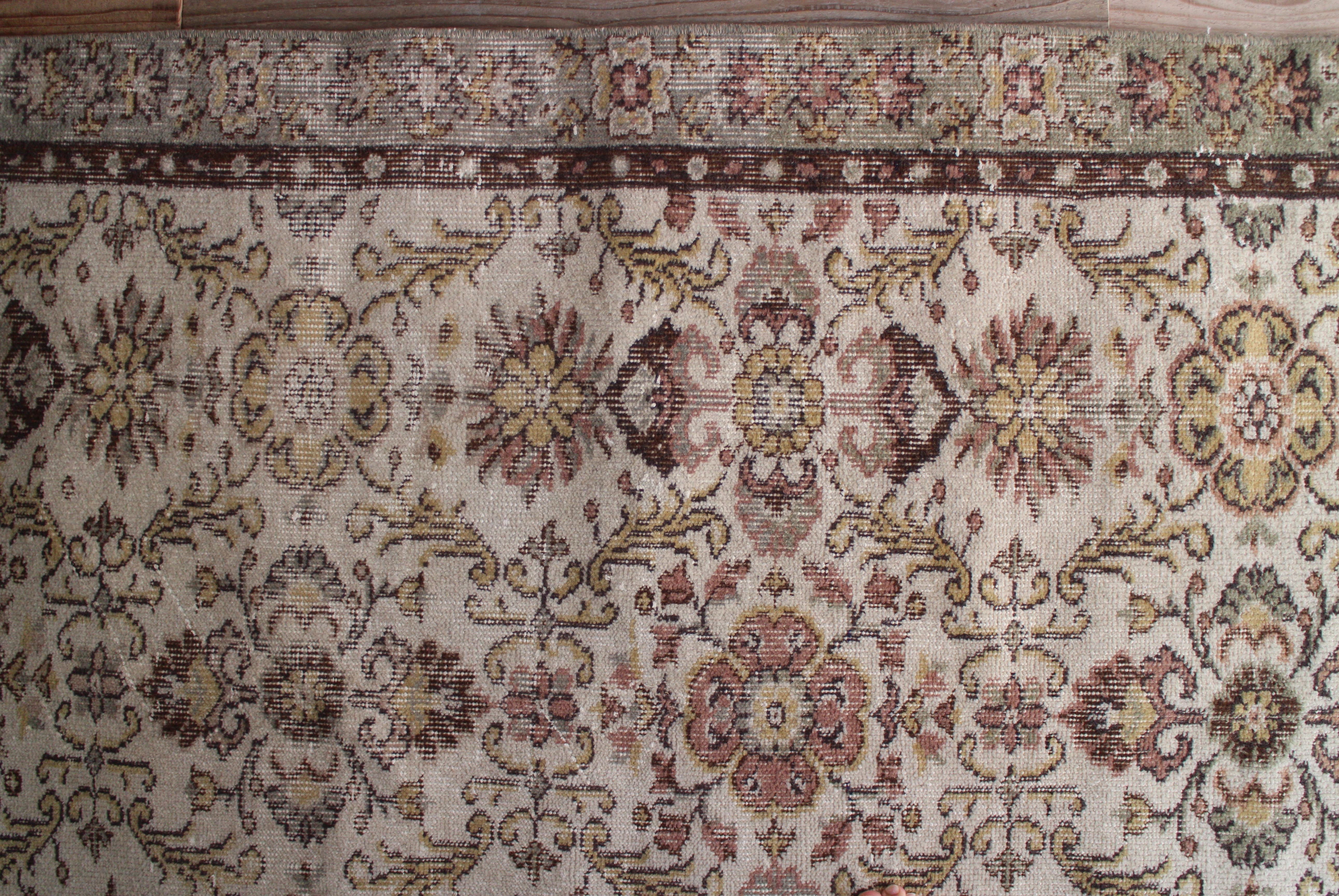 くすみグリーンのオールドキリム