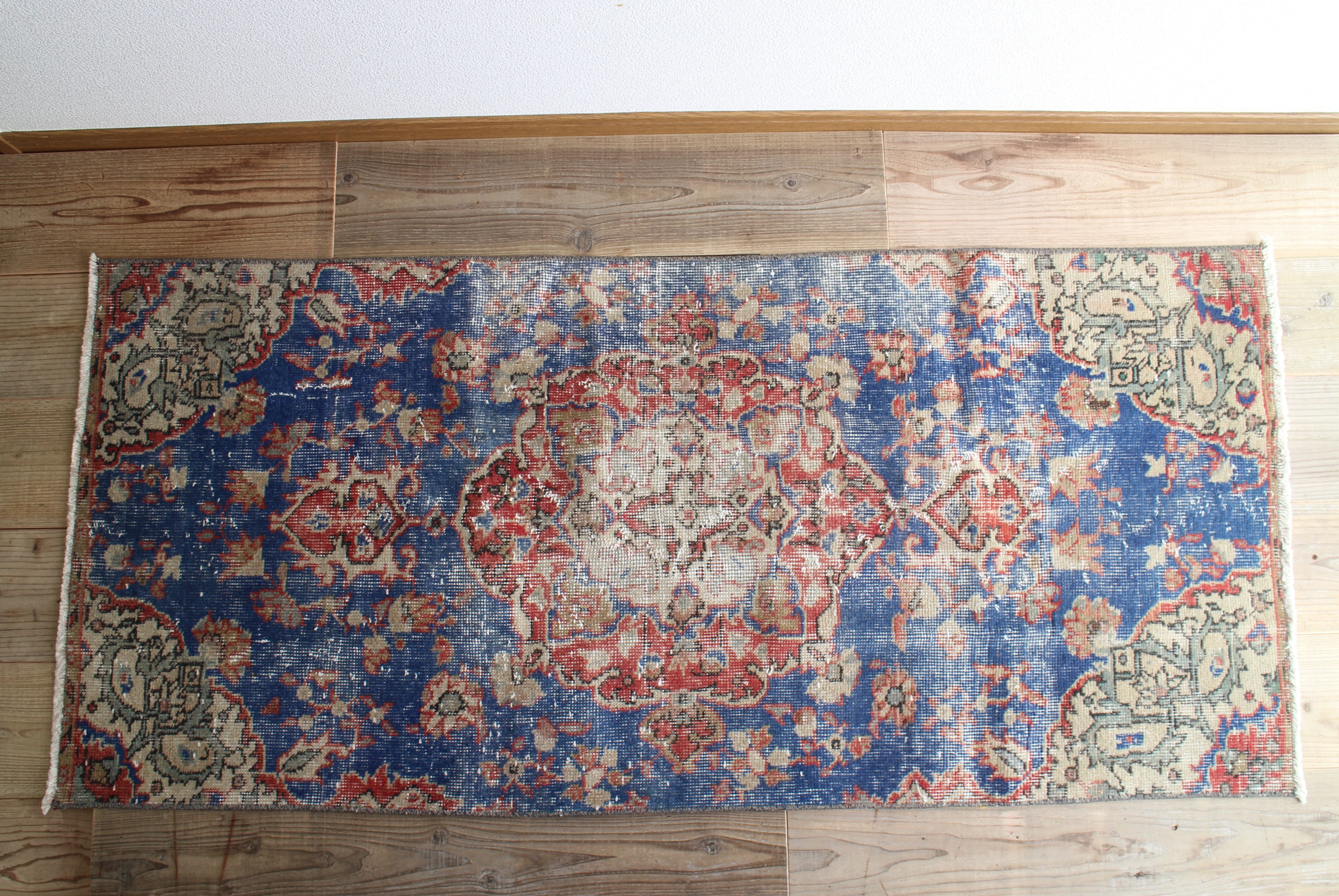 青のオールドキリム