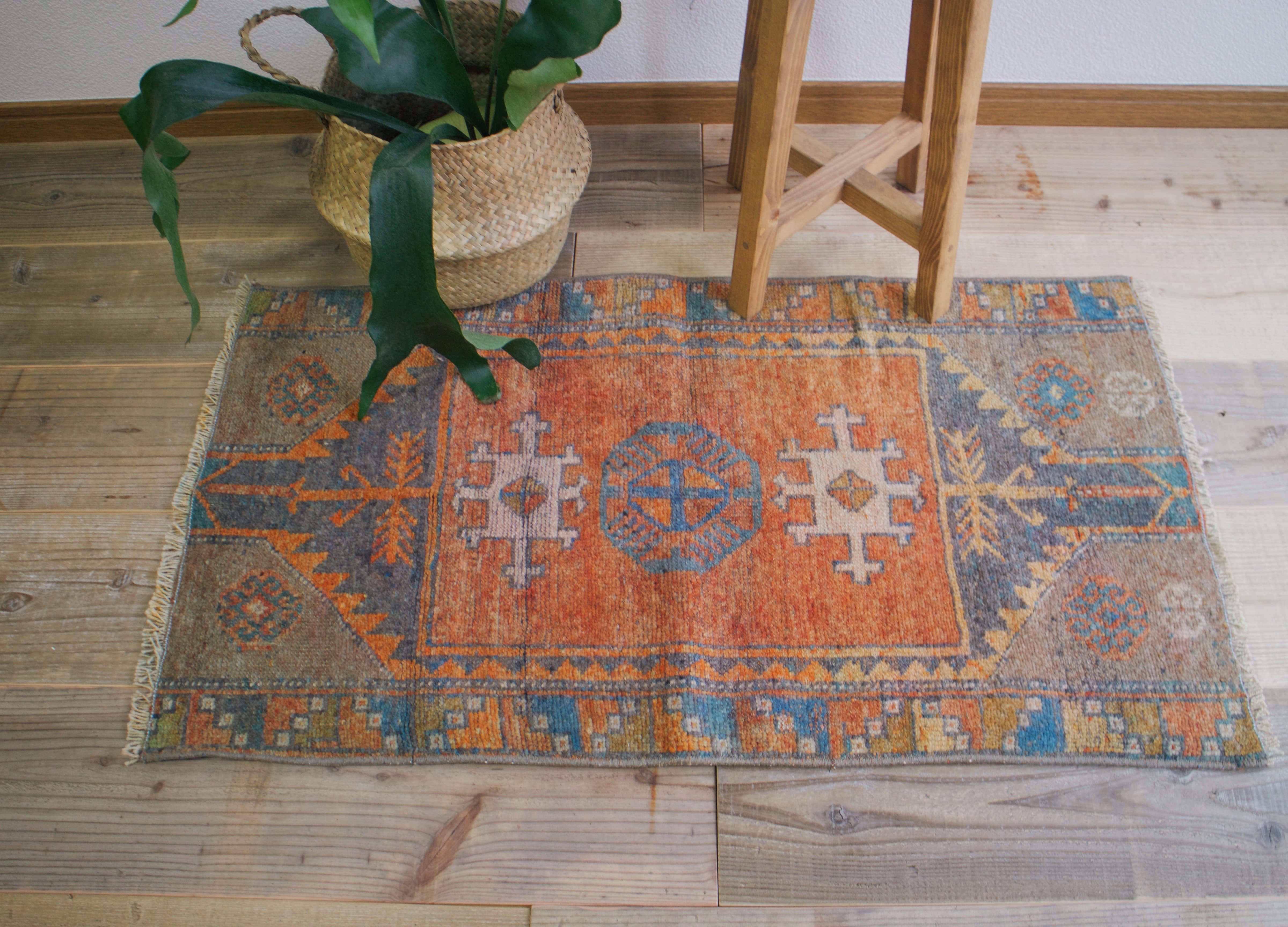 オレンジのヴィンテージラグ