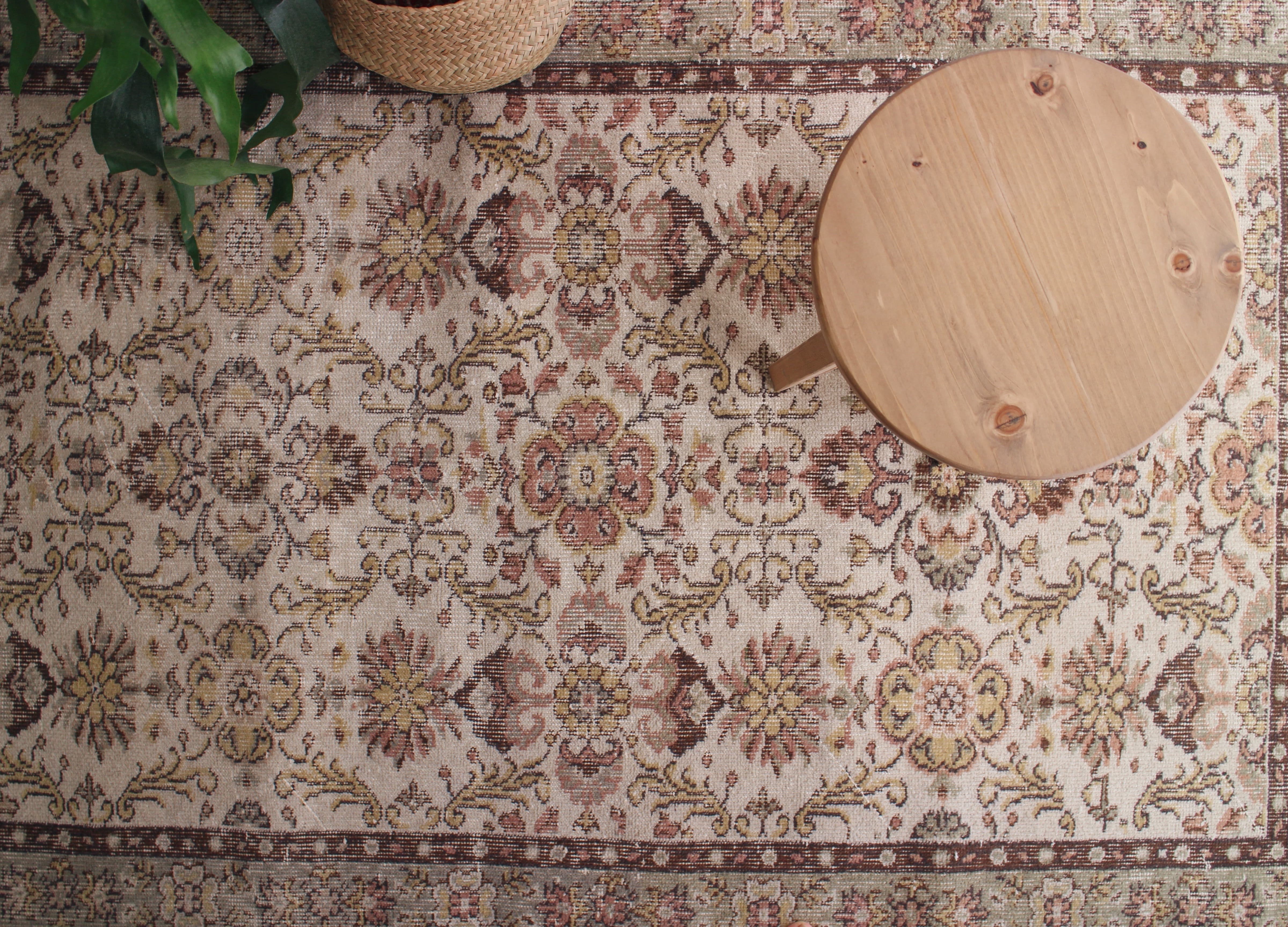 くすみグリーンのオールドキリム