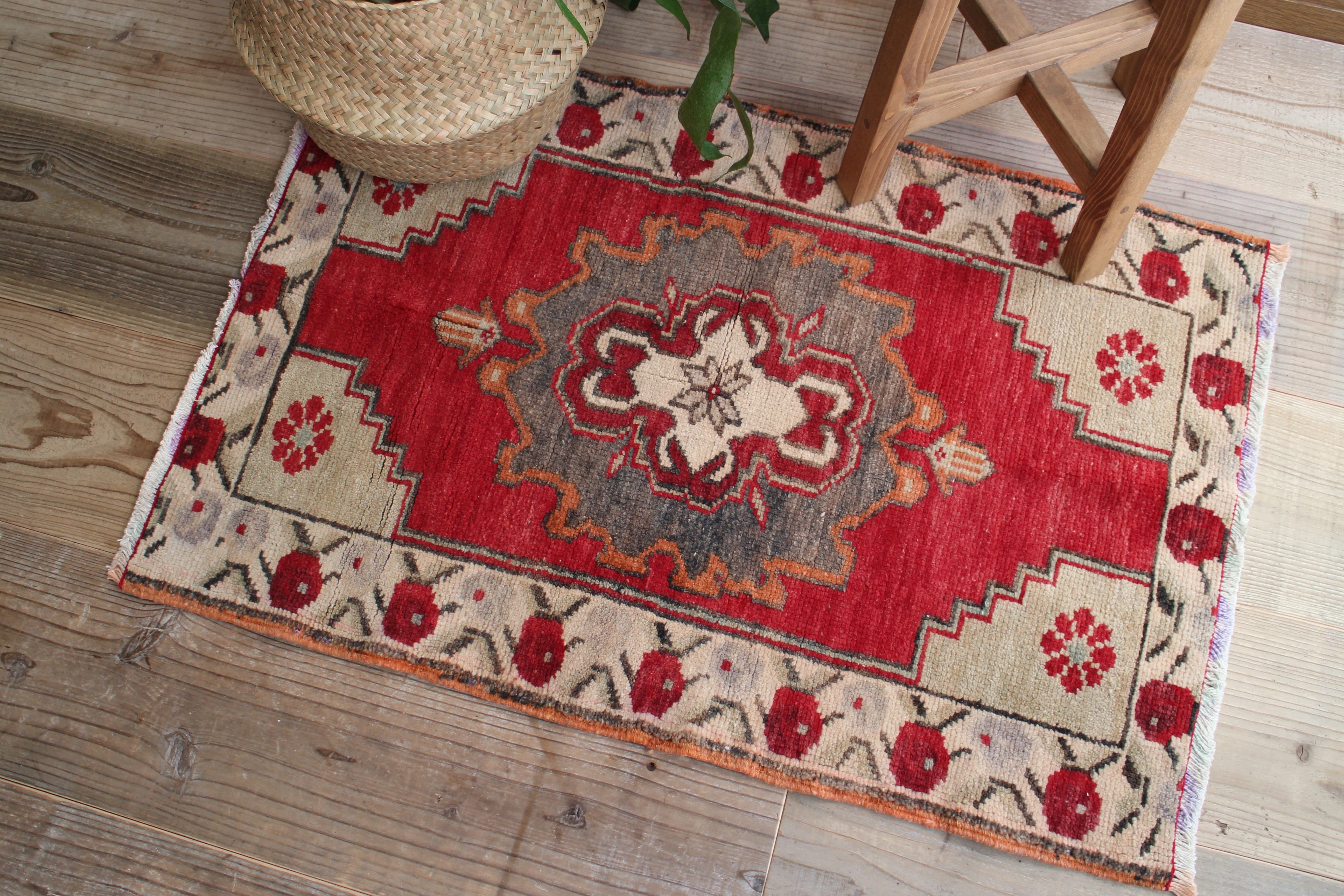 赤いオールドキリム