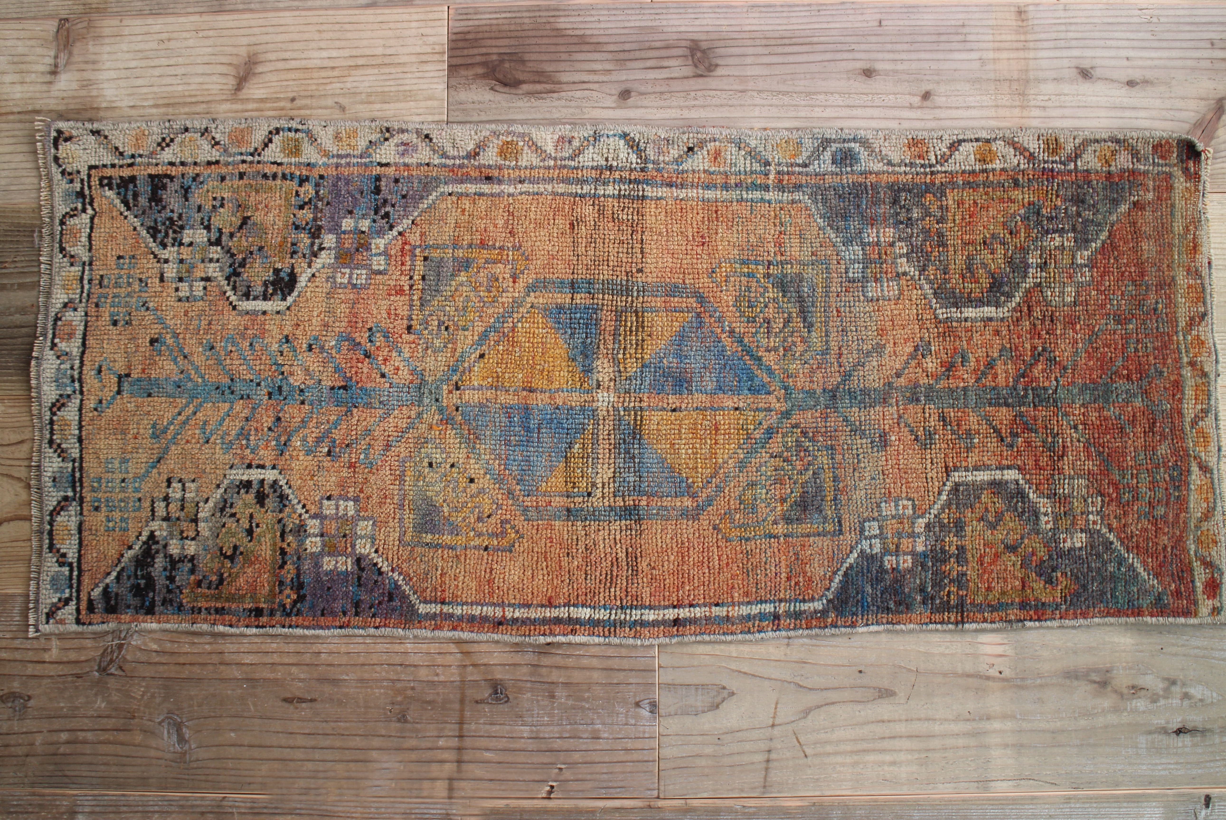 オレンジのオールドキリム