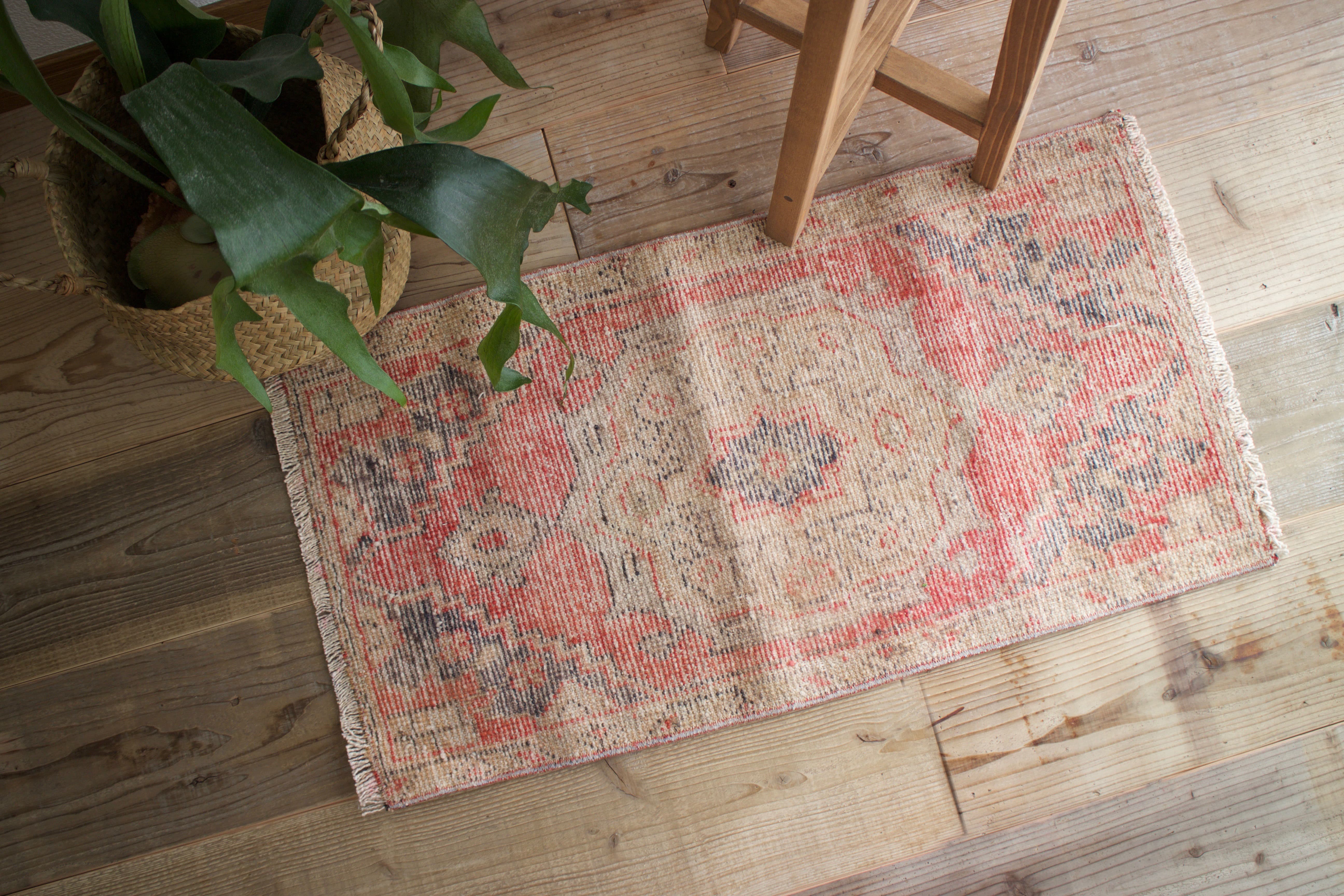 ベージュのオールドキリム