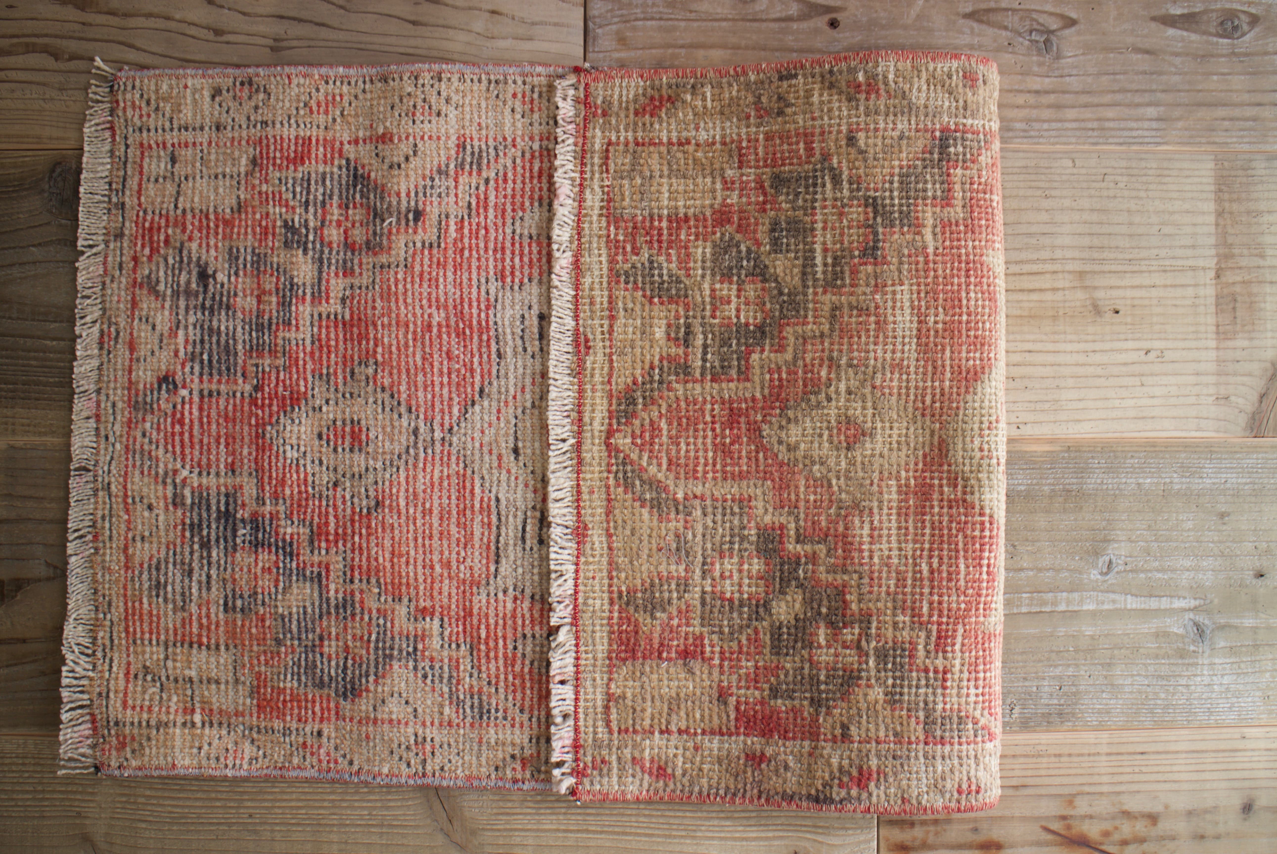 ベージュのオールドキリム