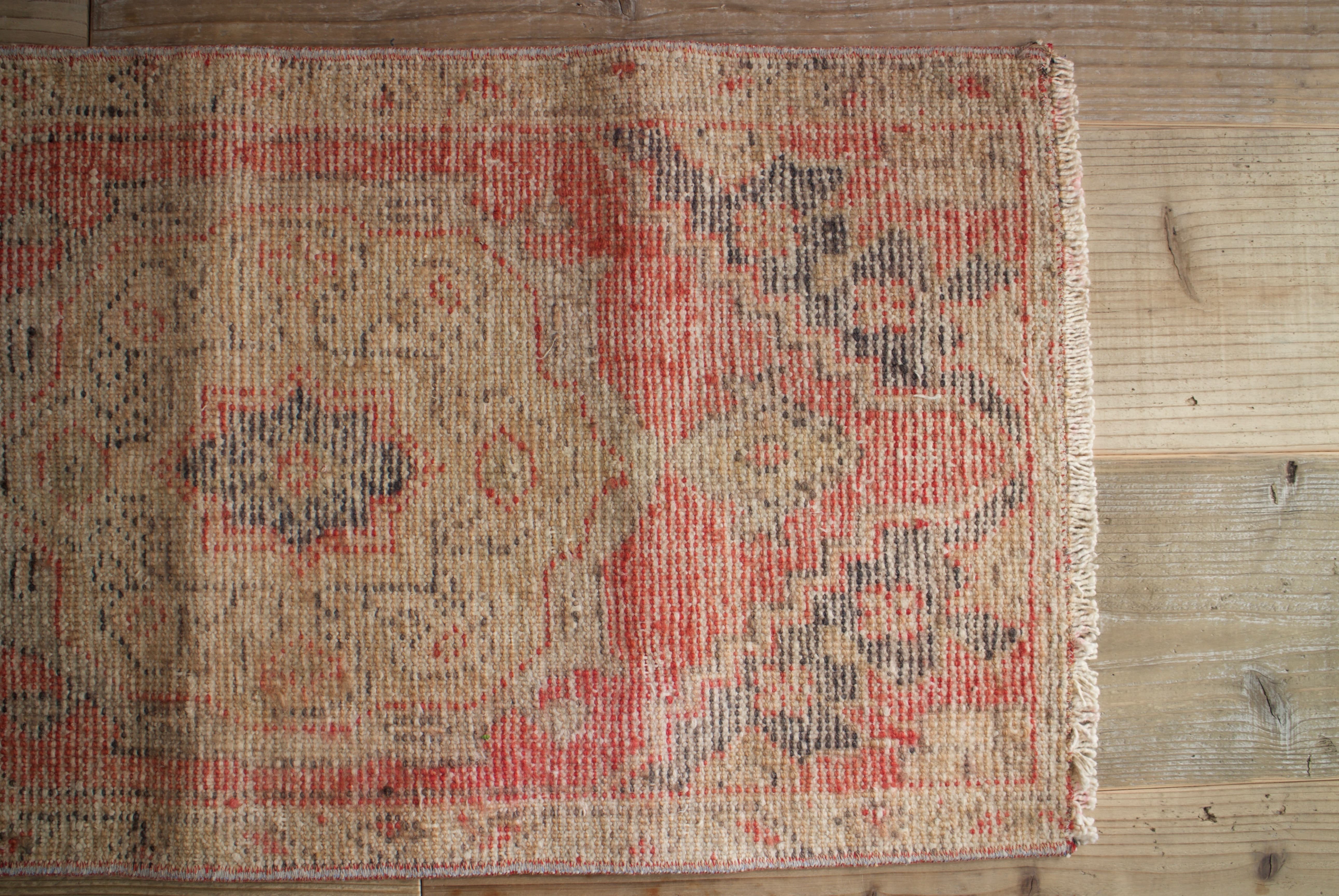 ベージュのオールドキリム