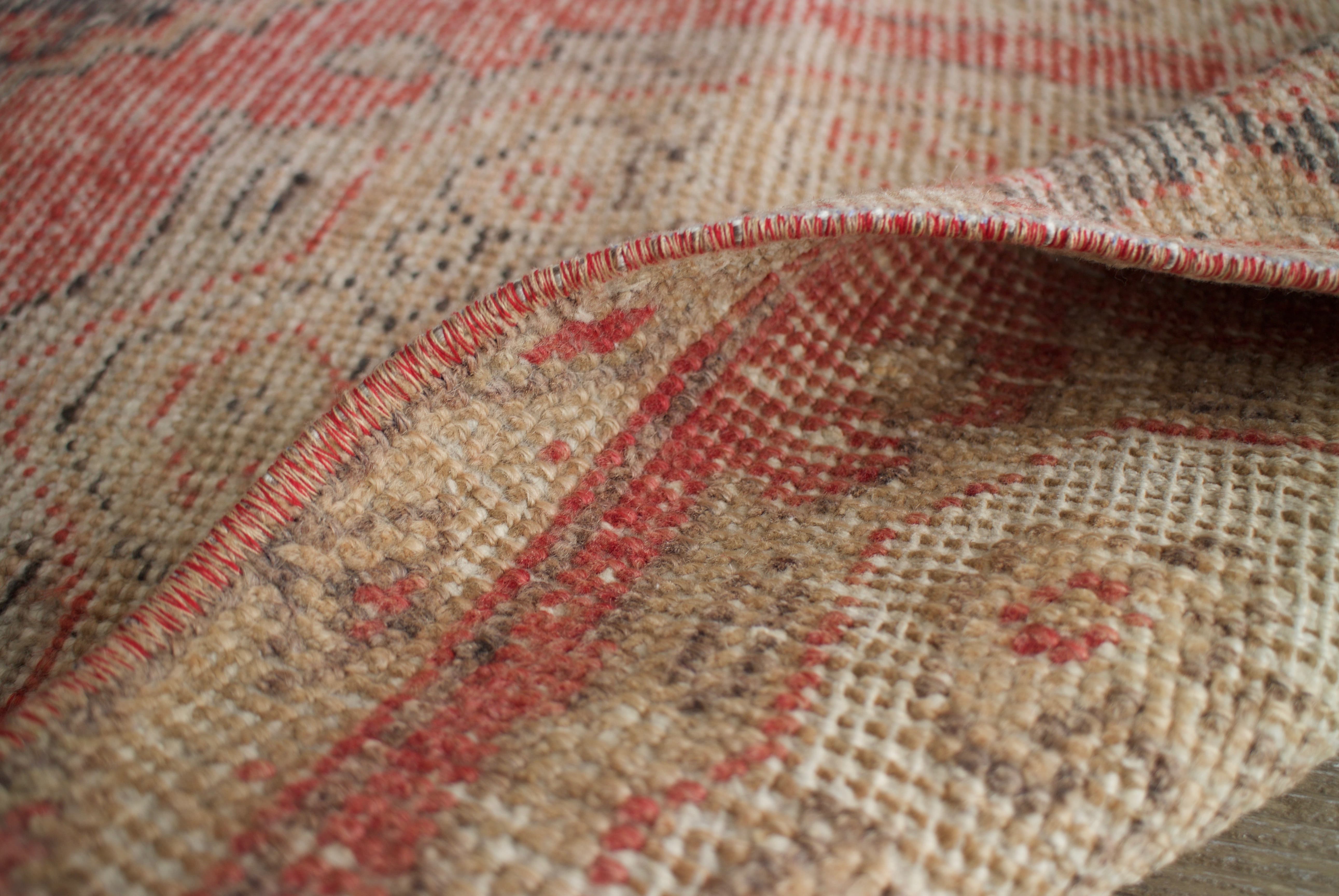 ベージュのオールドキリム