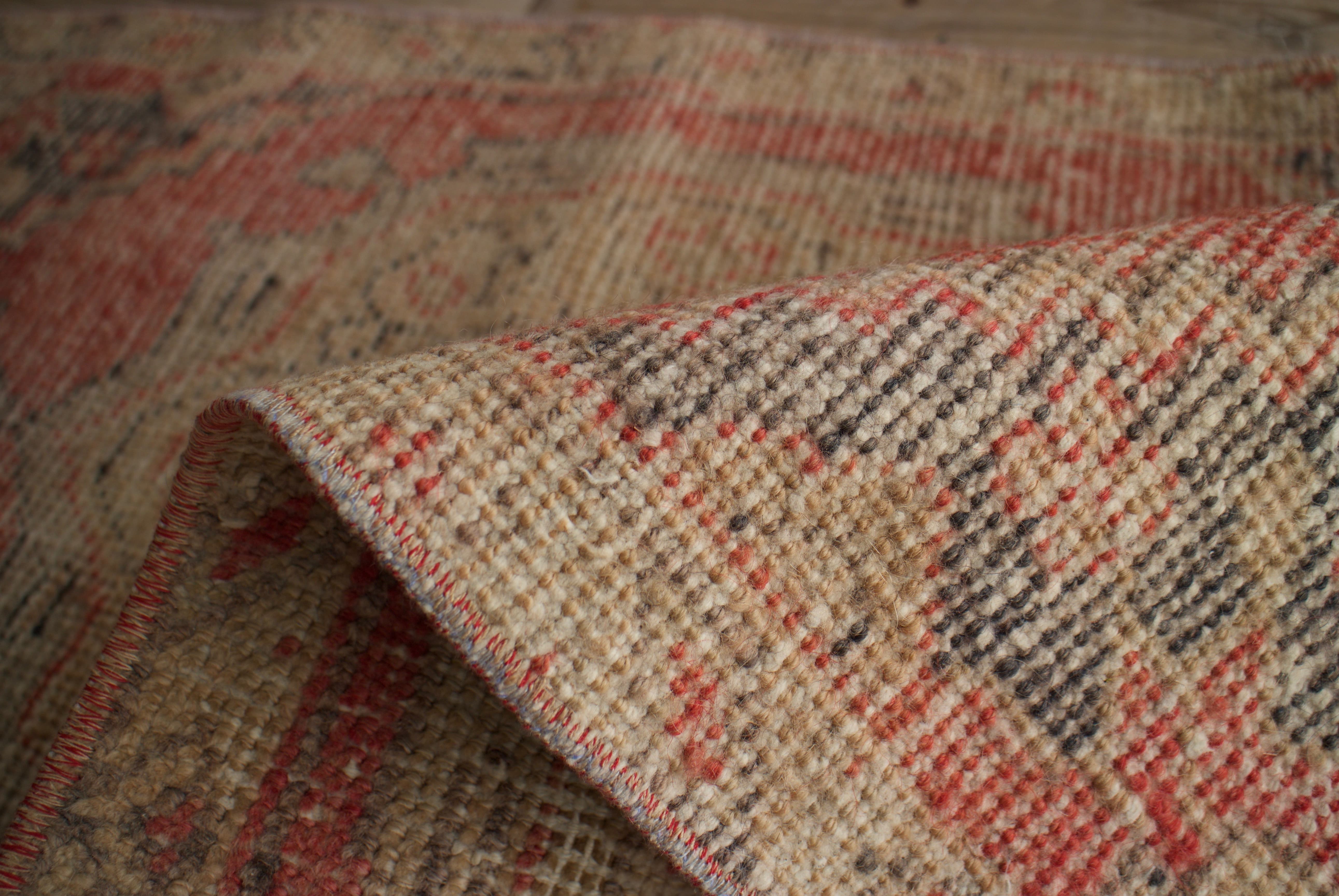 ベージュのオールドキリム