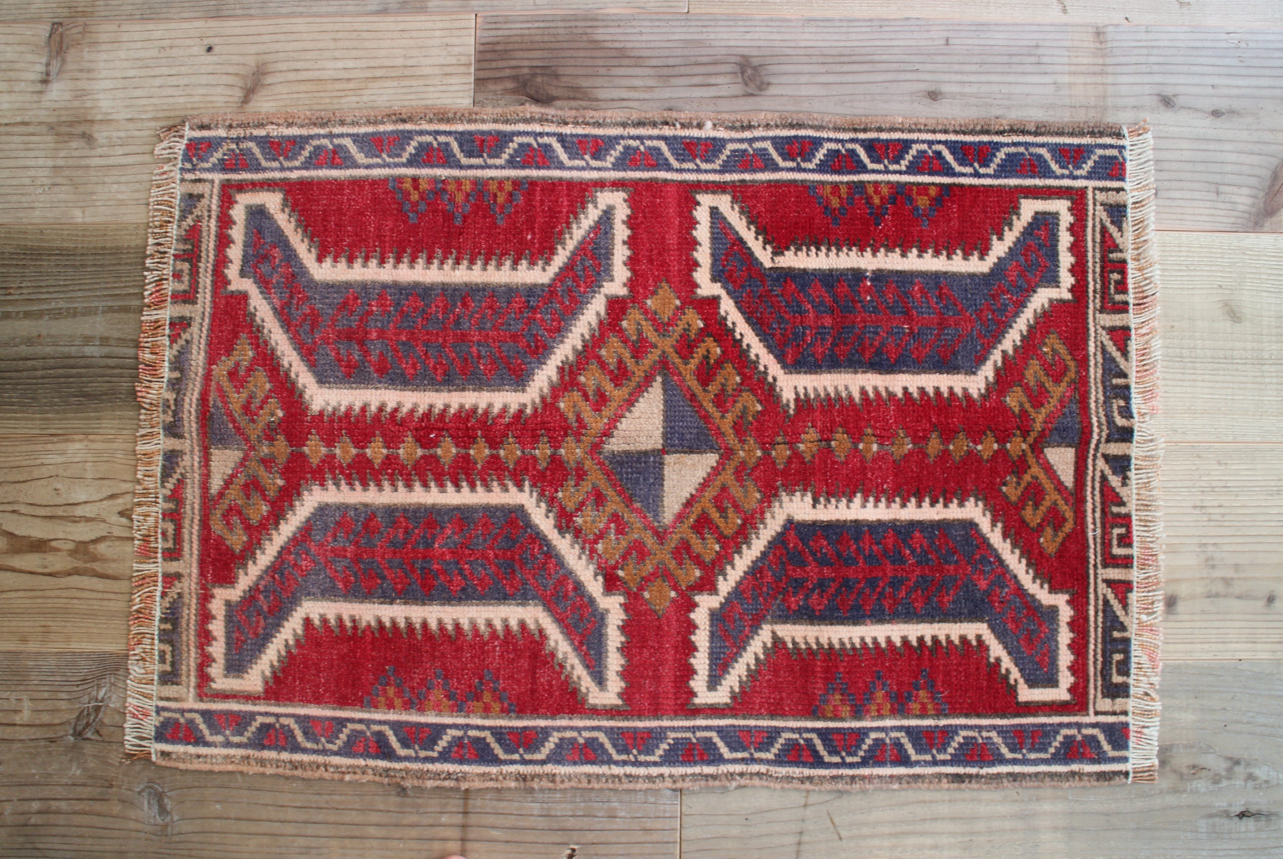 ベージュのオールドキリム