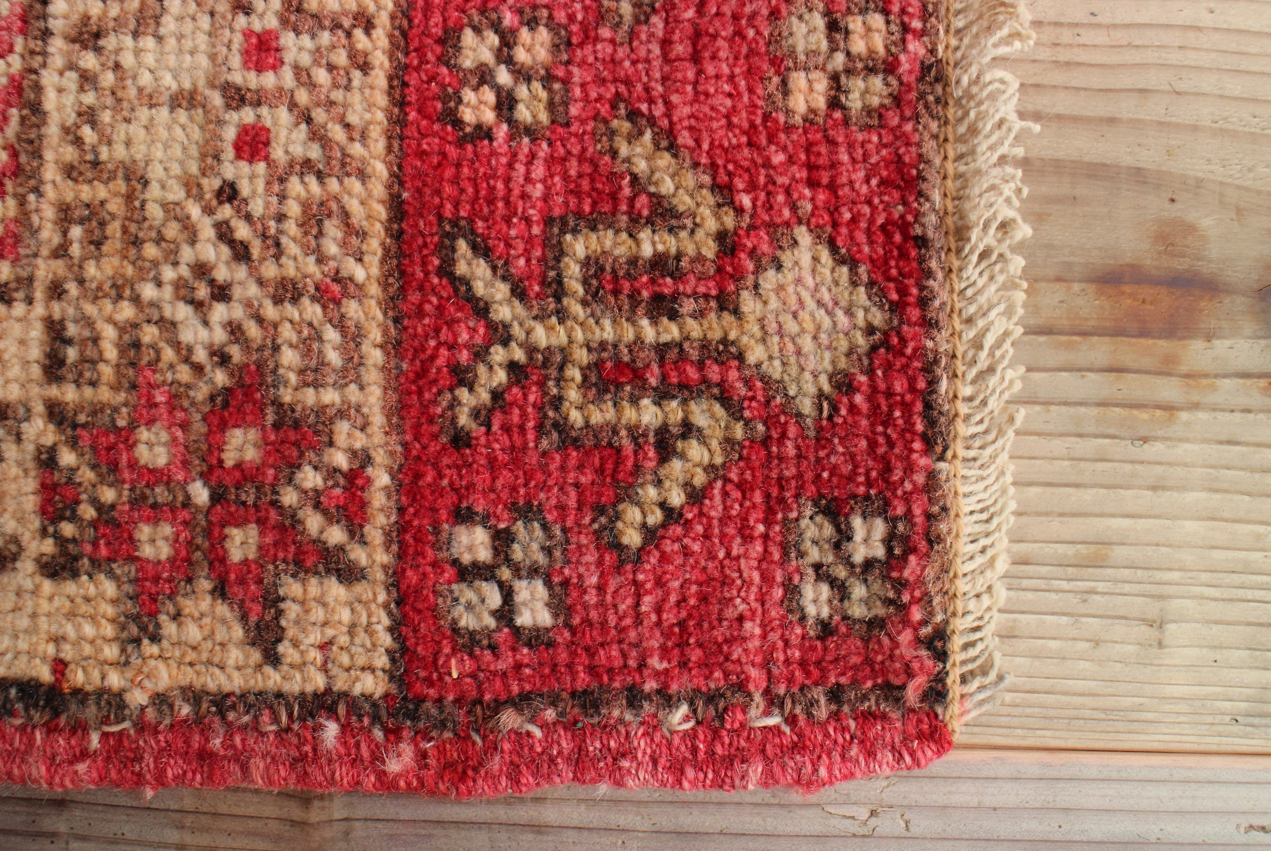 ベージュのオールドキリム