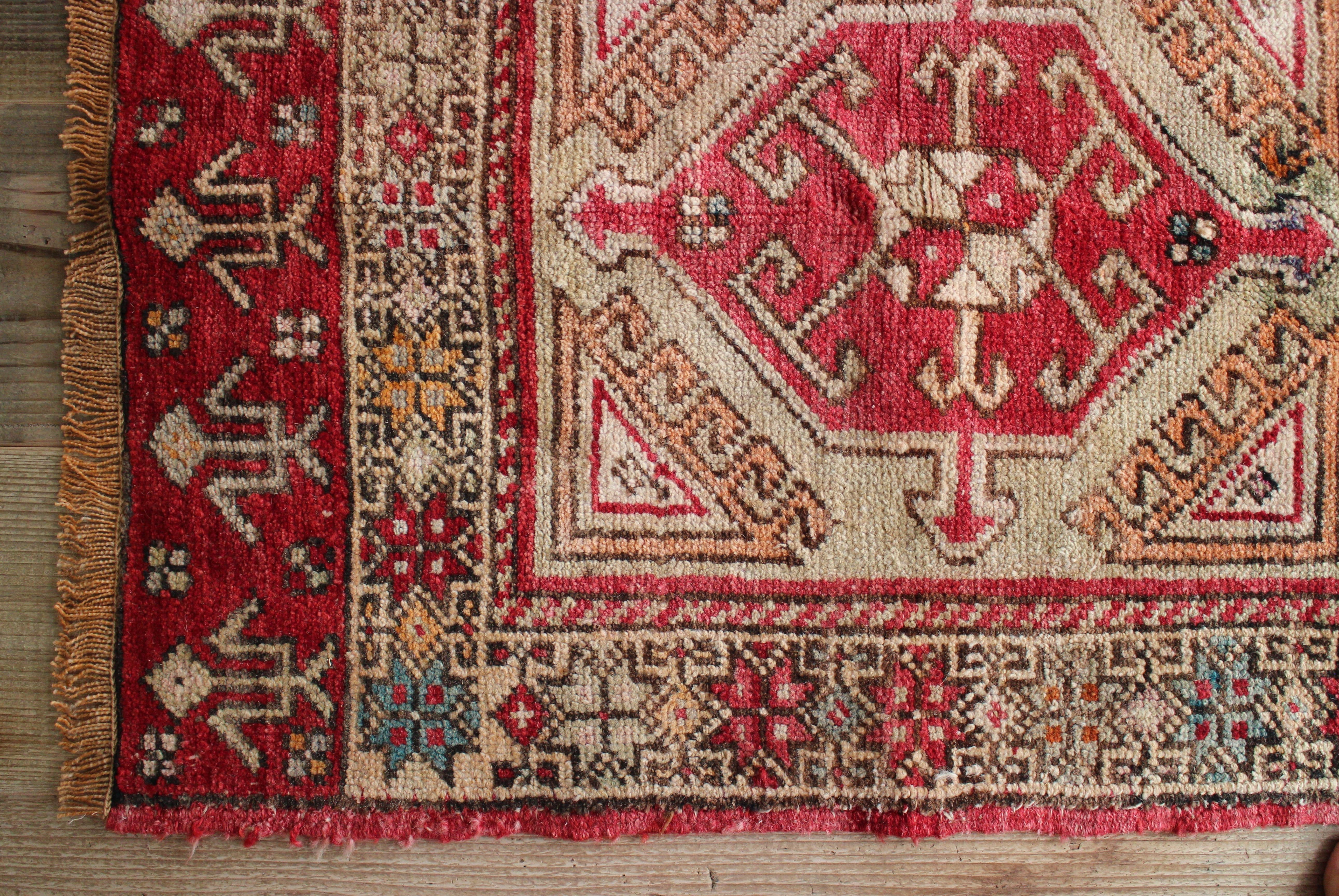 ベージュのオールドキリム