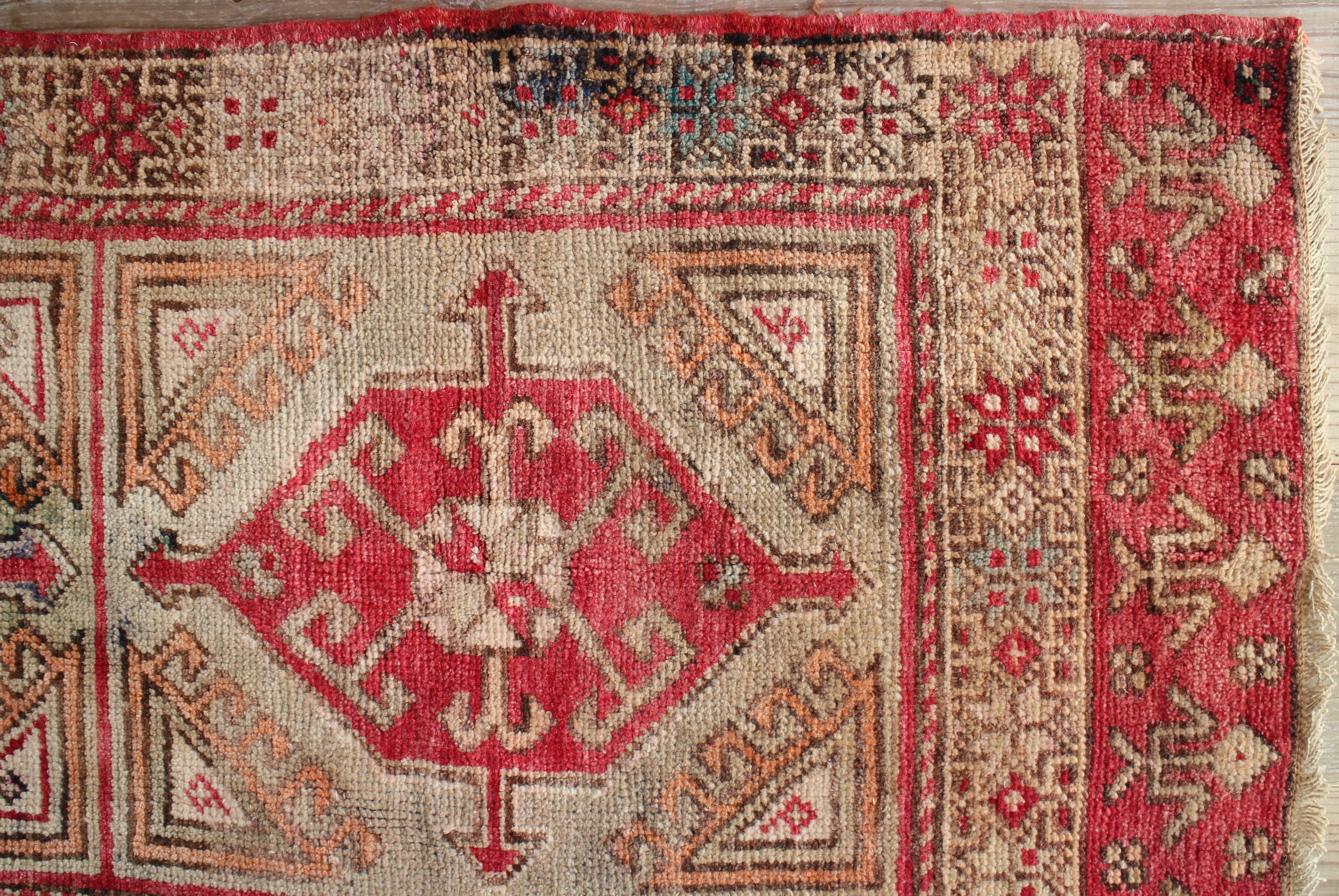 ベージュのオールドキリム