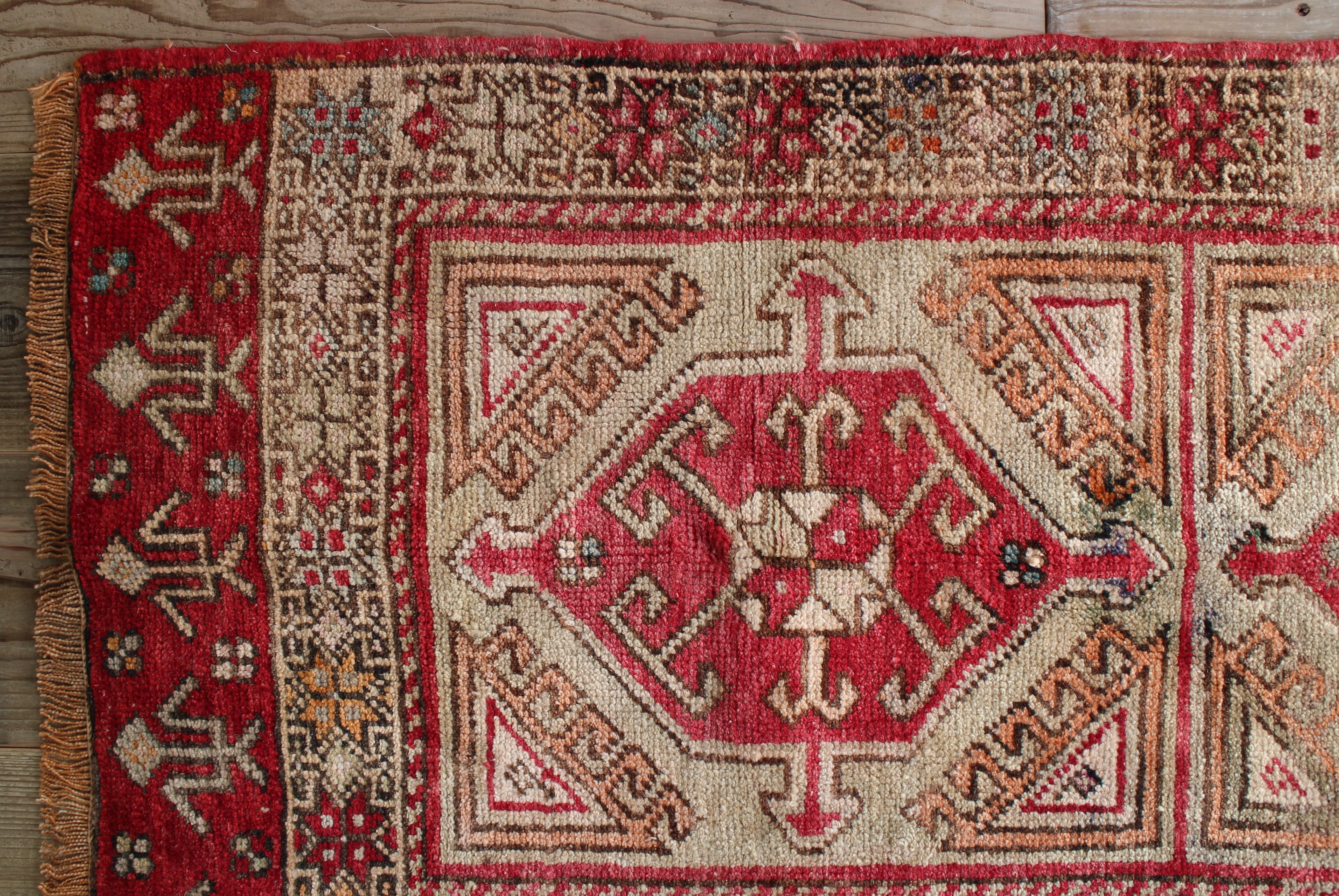 ベージュのオールドキリム