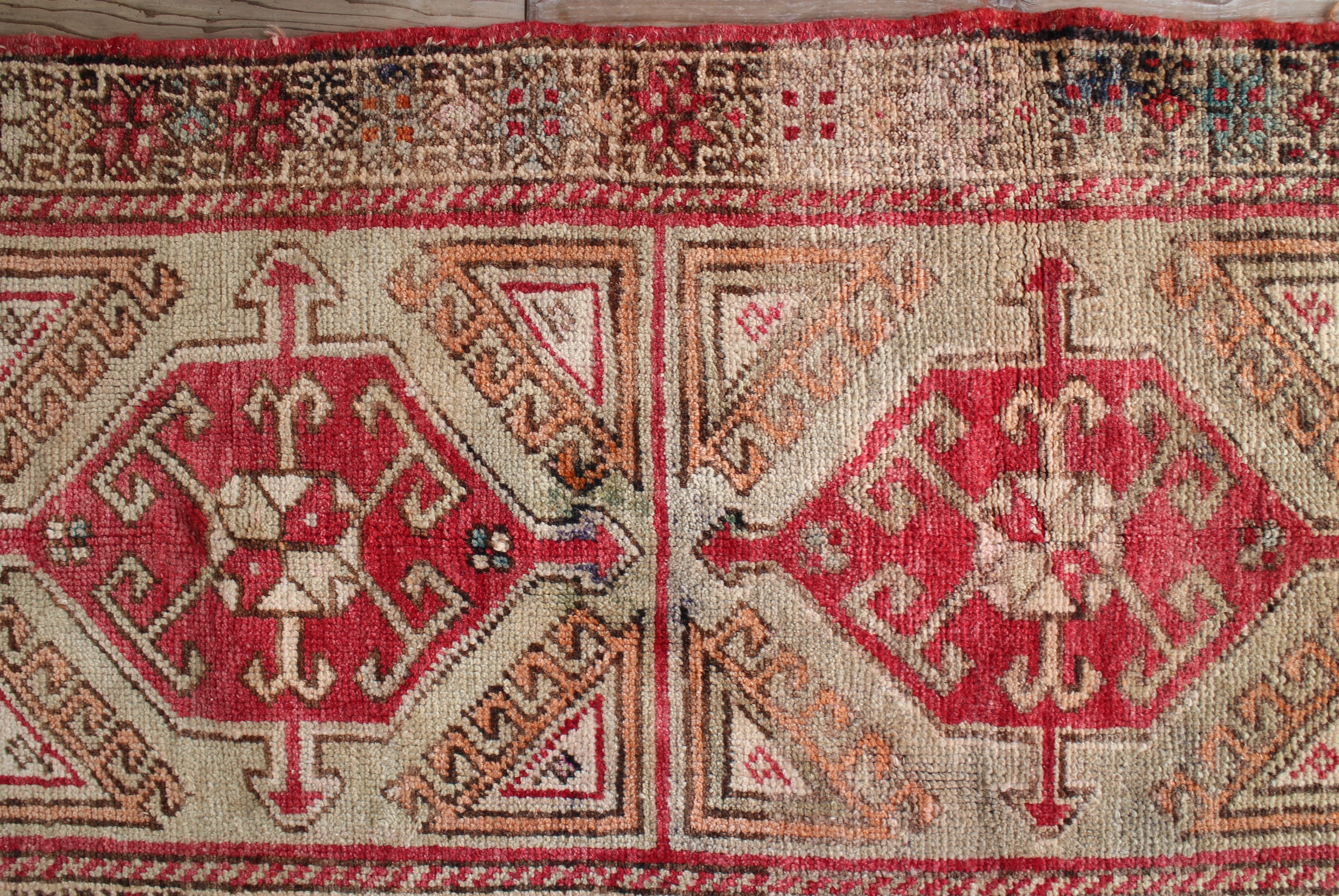 ベージュのオールドキリム