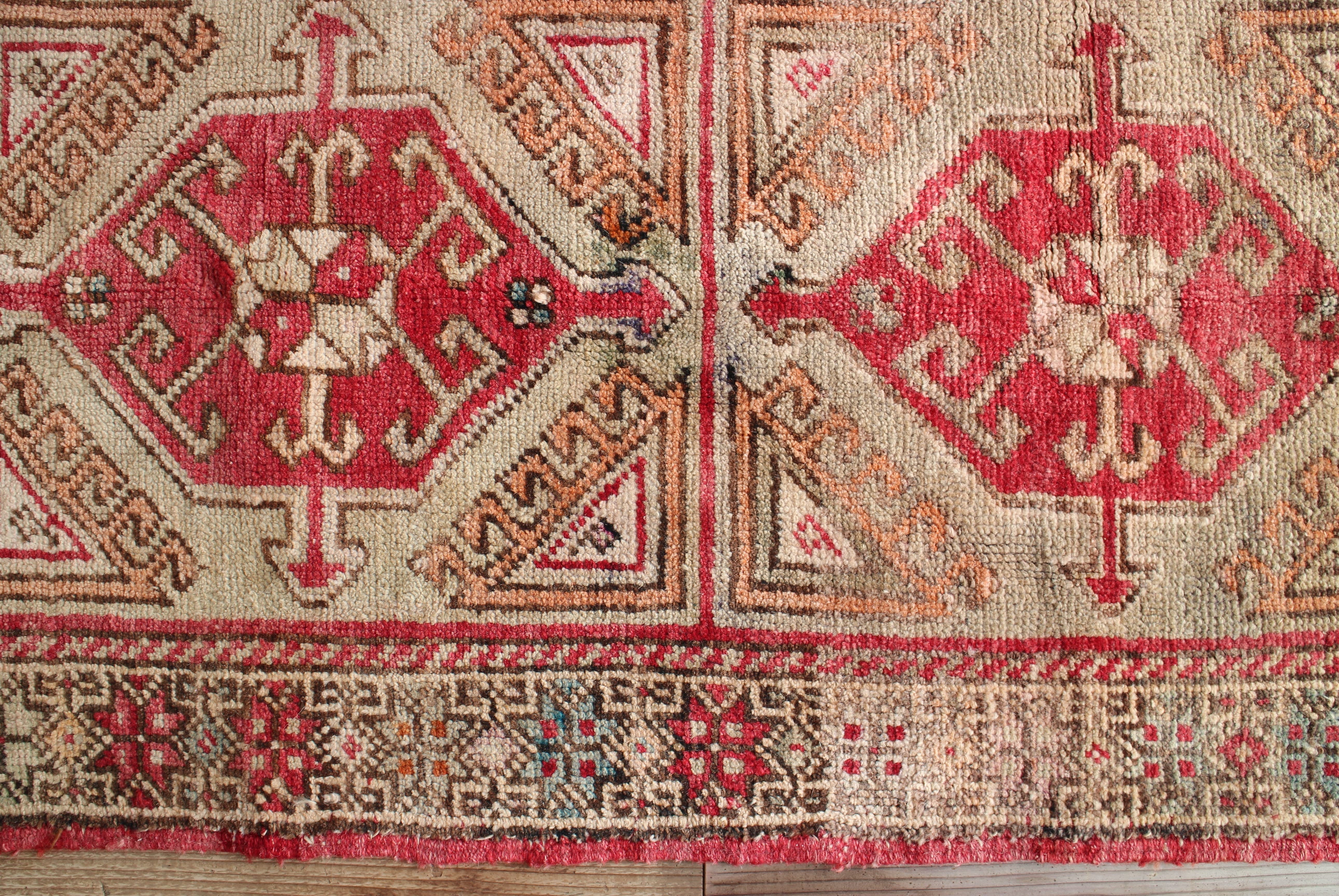 ベージュのオールドキリム