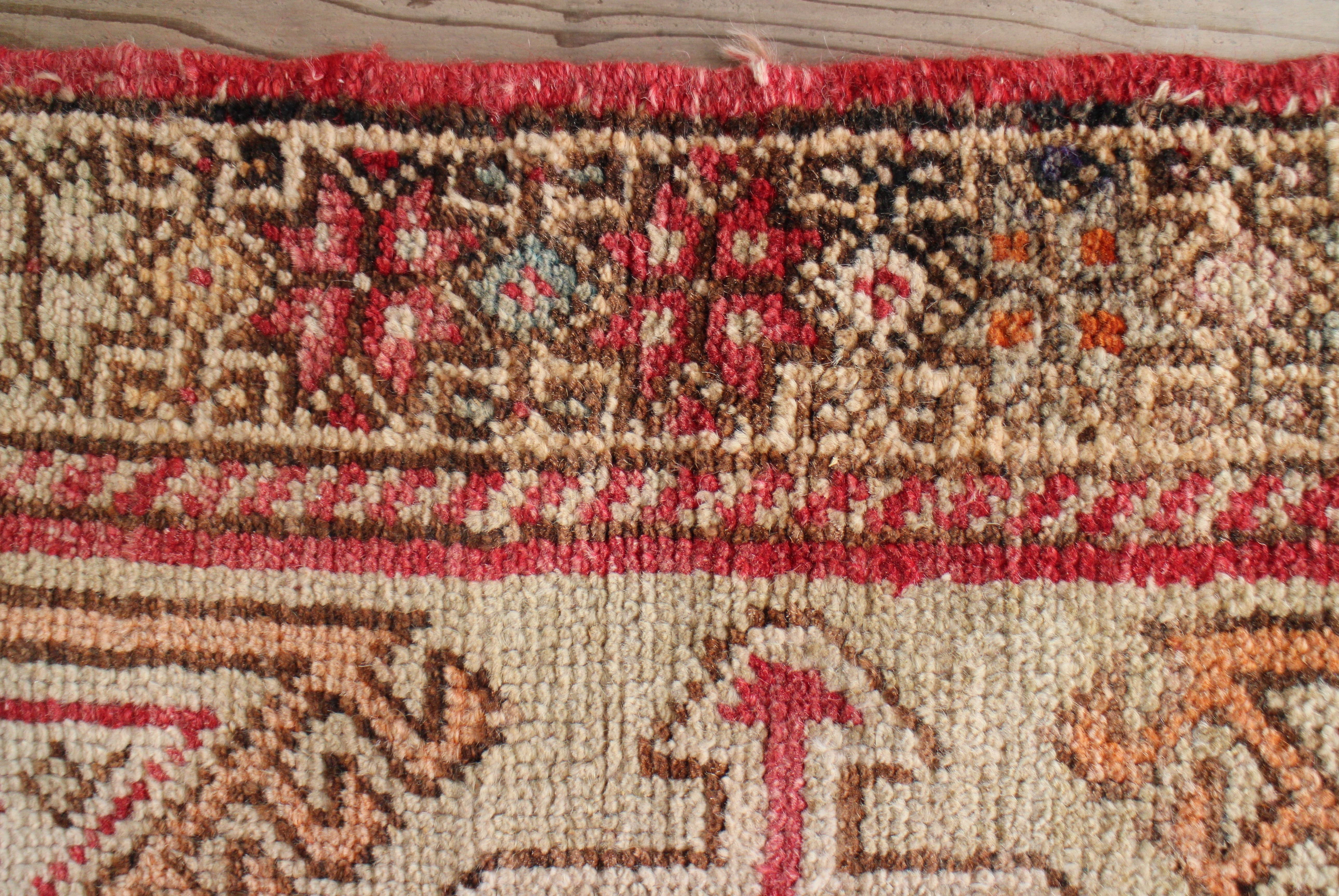 ベージュのオールドキリム