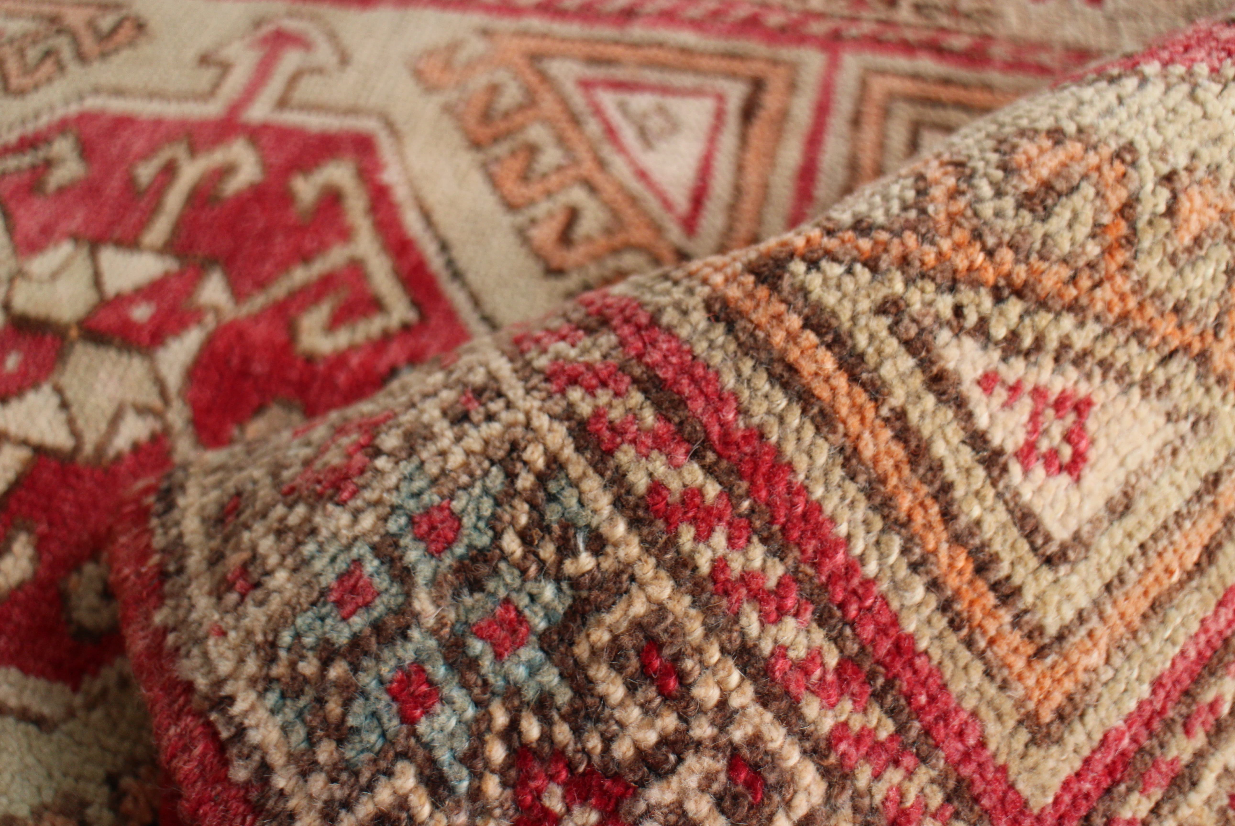 ベージュのオールドキリム