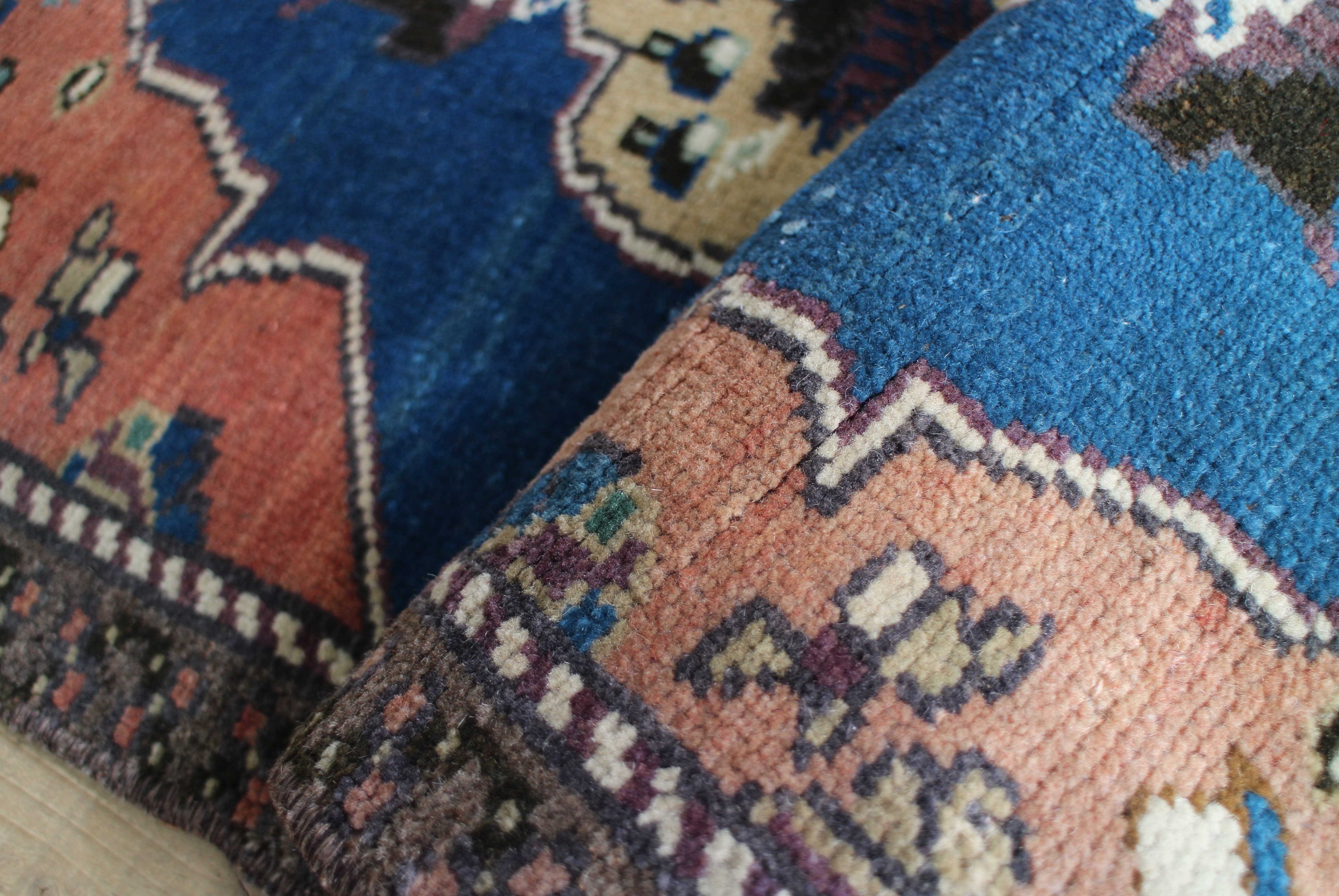 青いオールドキリム