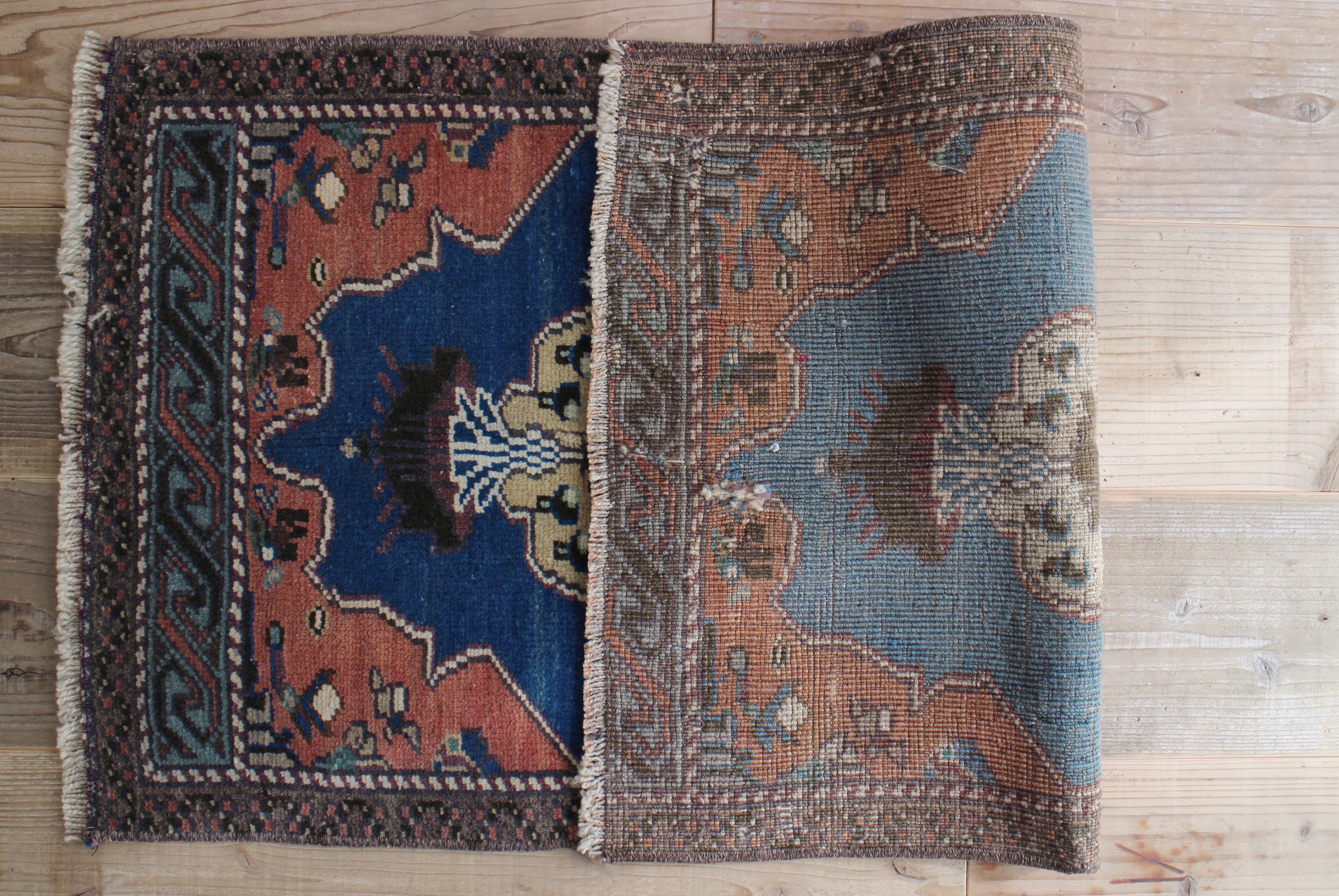 青いオールドキリム