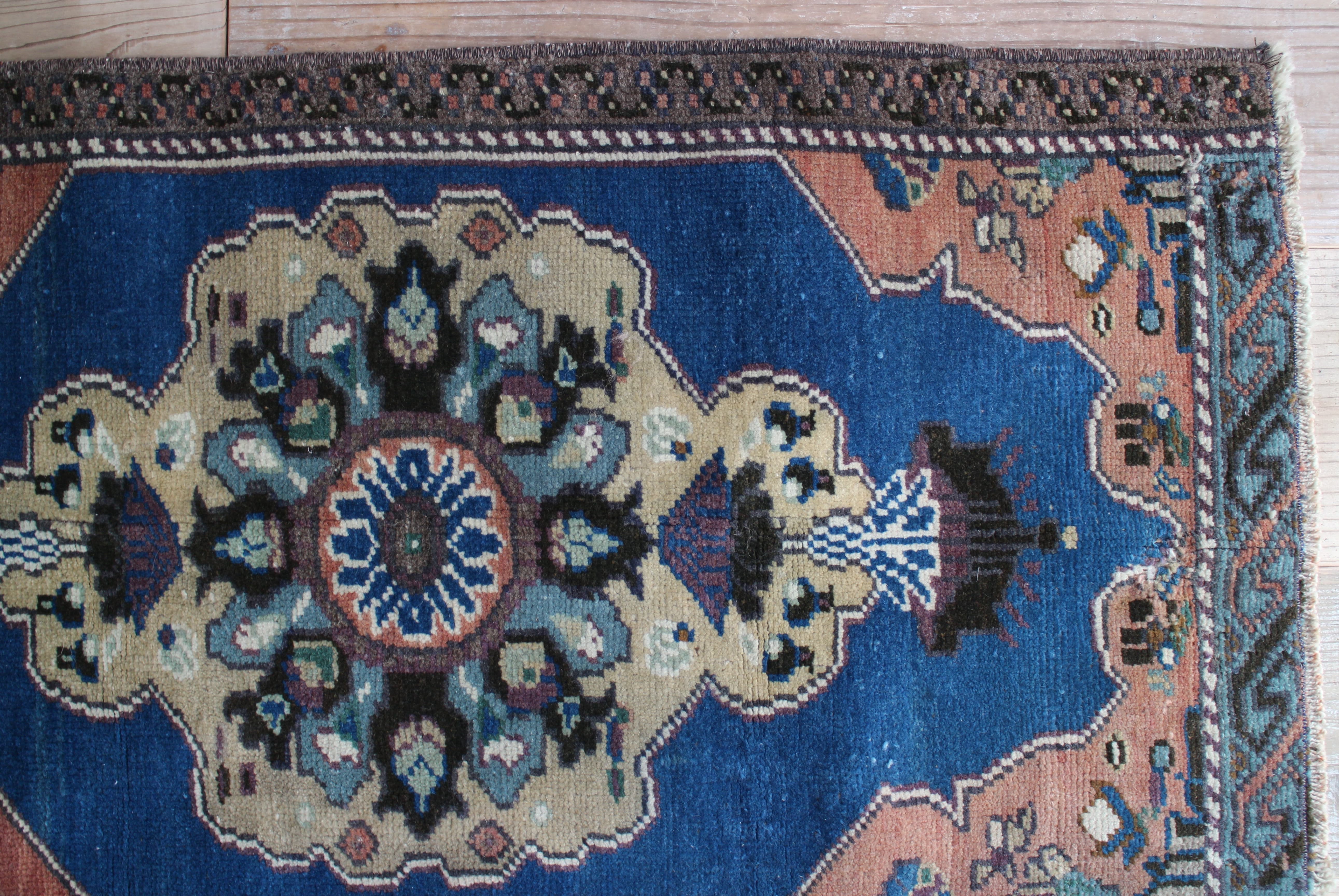 青いオールドキリム