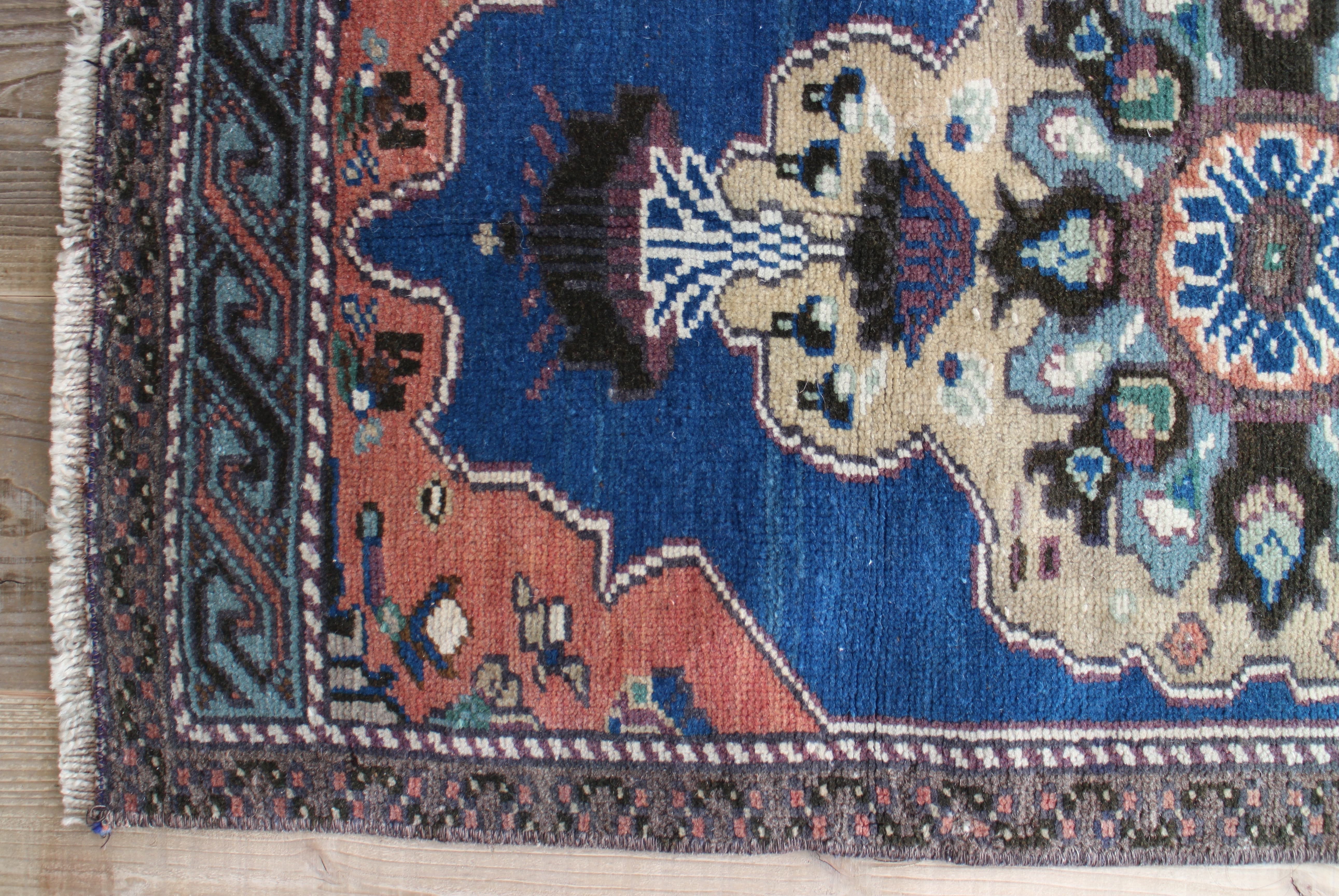 青いオールドキリム