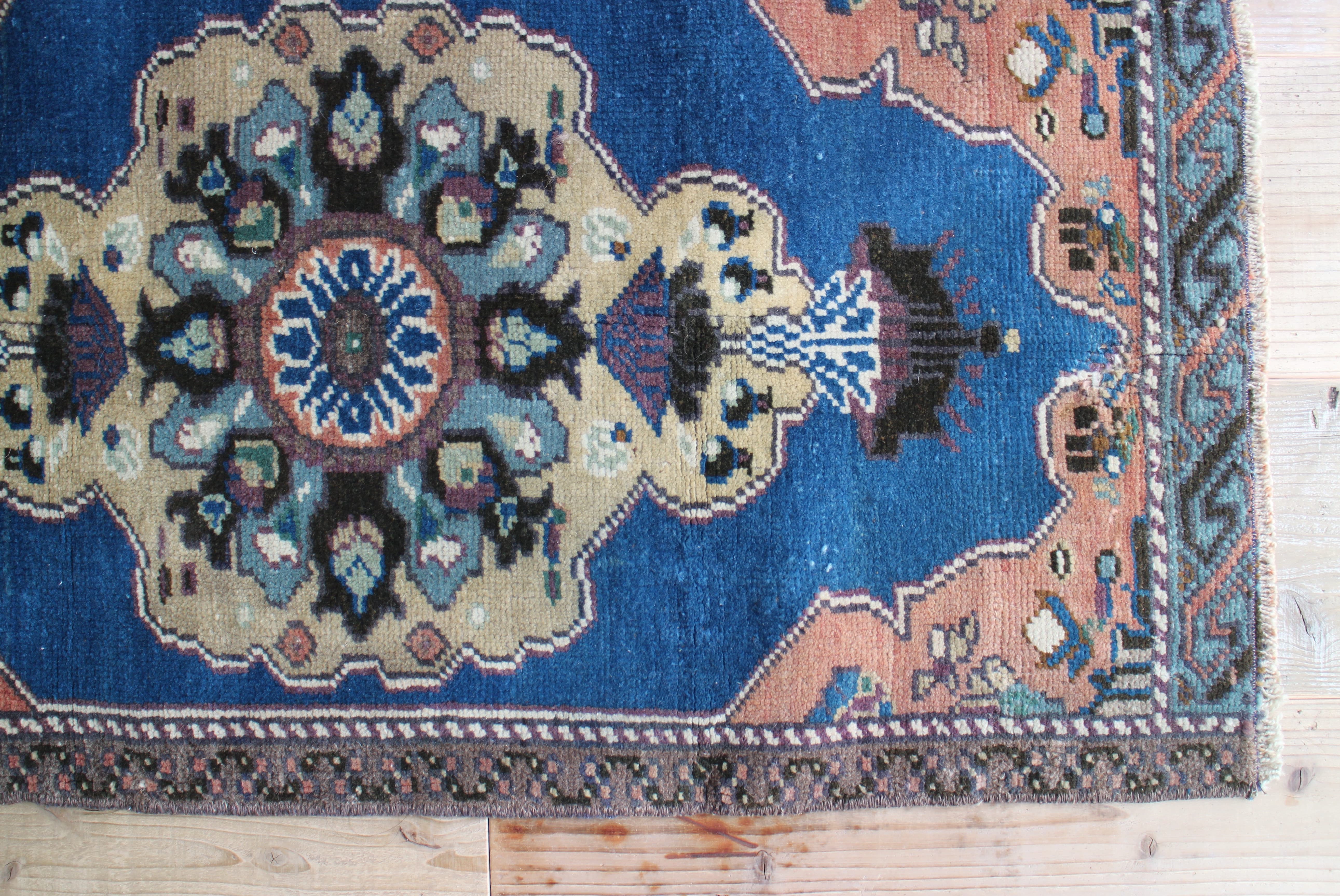 青いオールドキリム