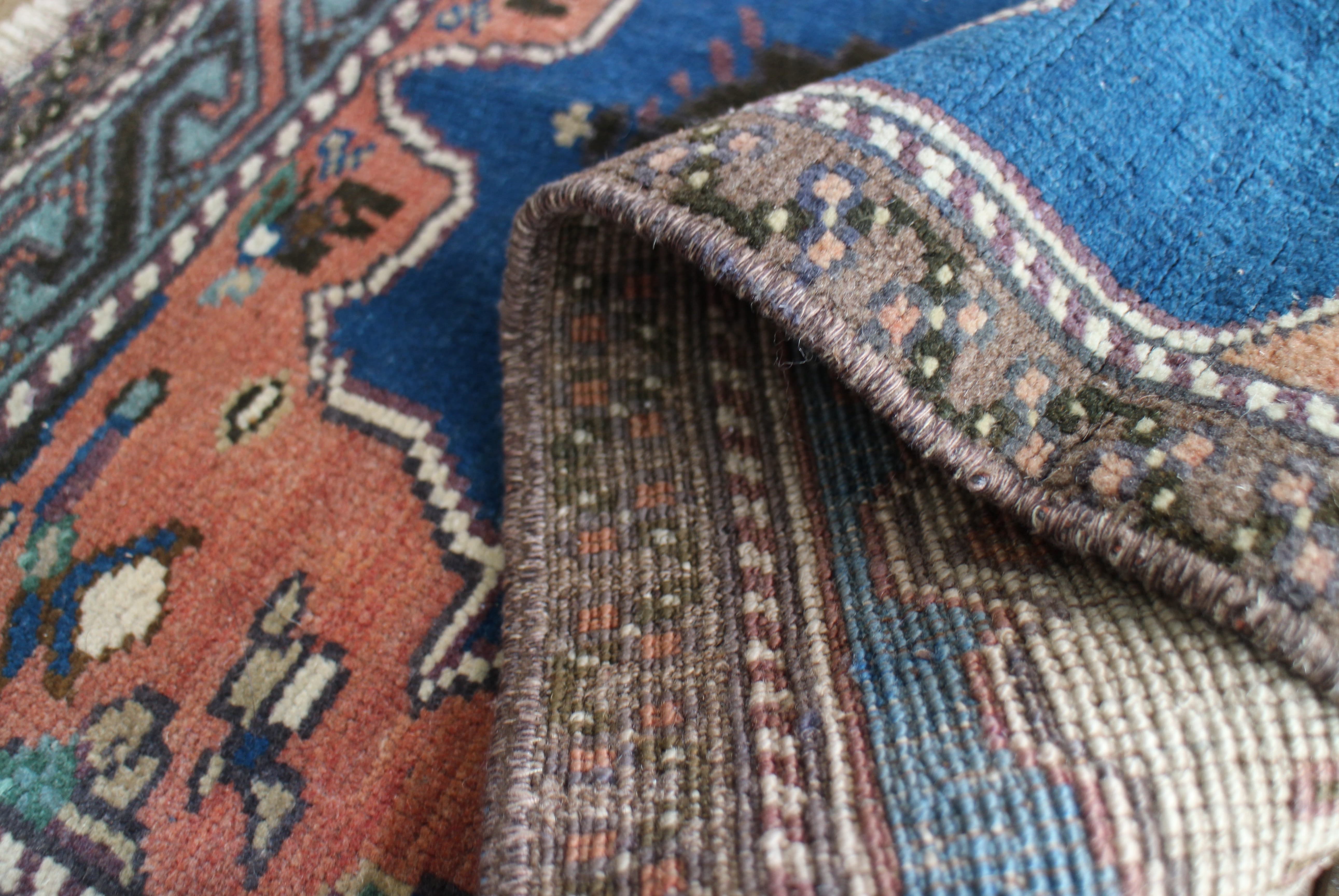 青いオールドキリム