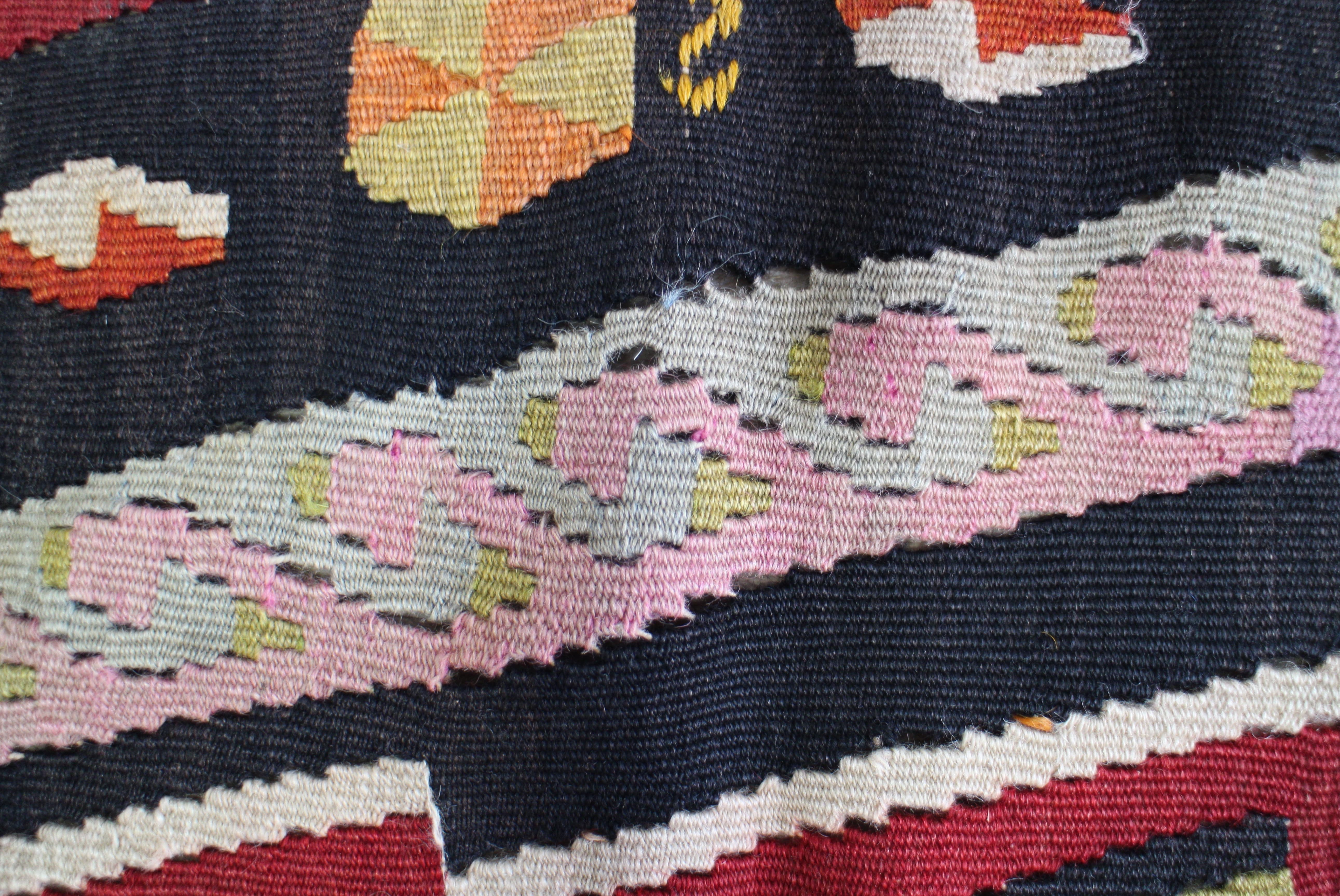 黒いオールドキリム