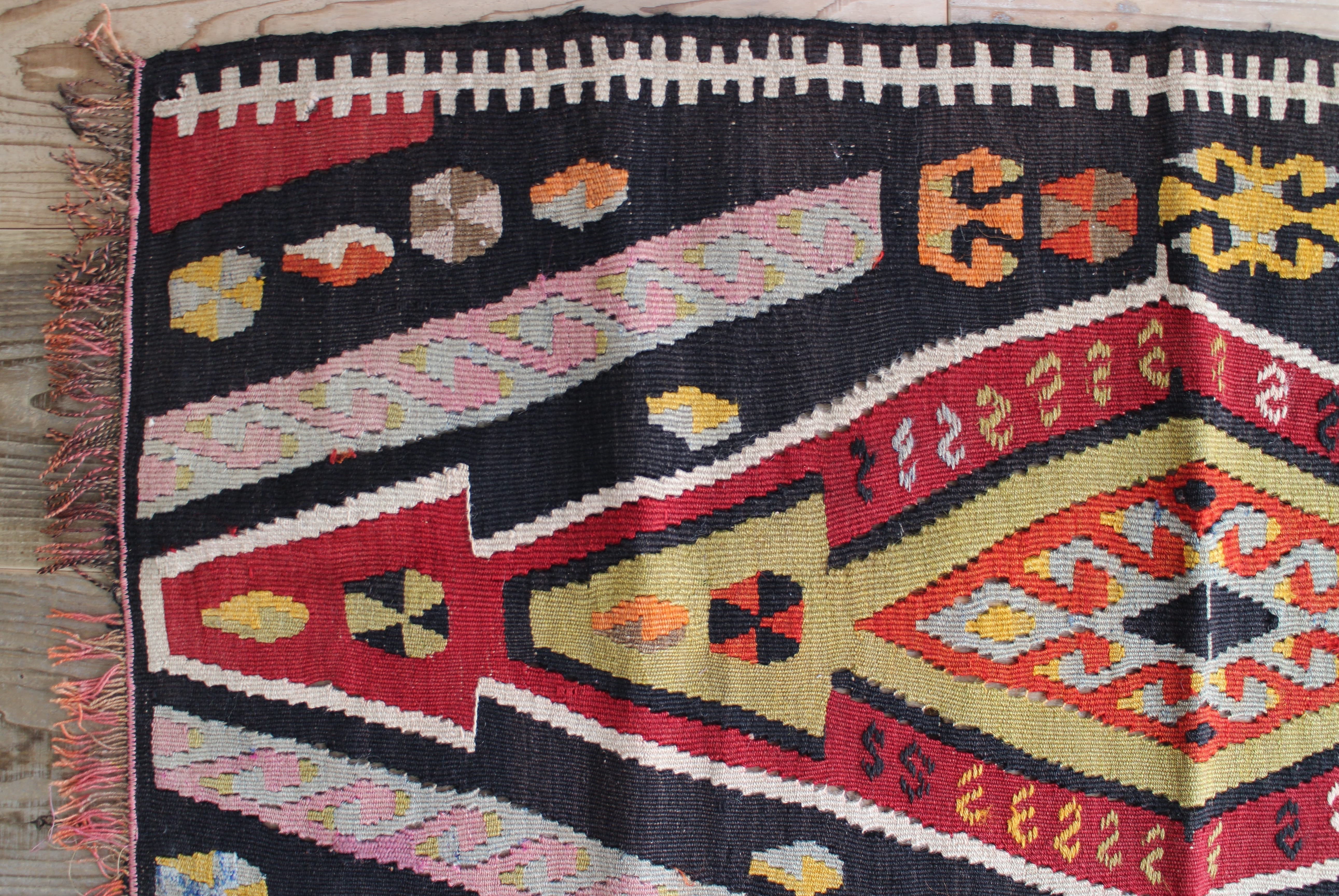 黒いオールドキリム