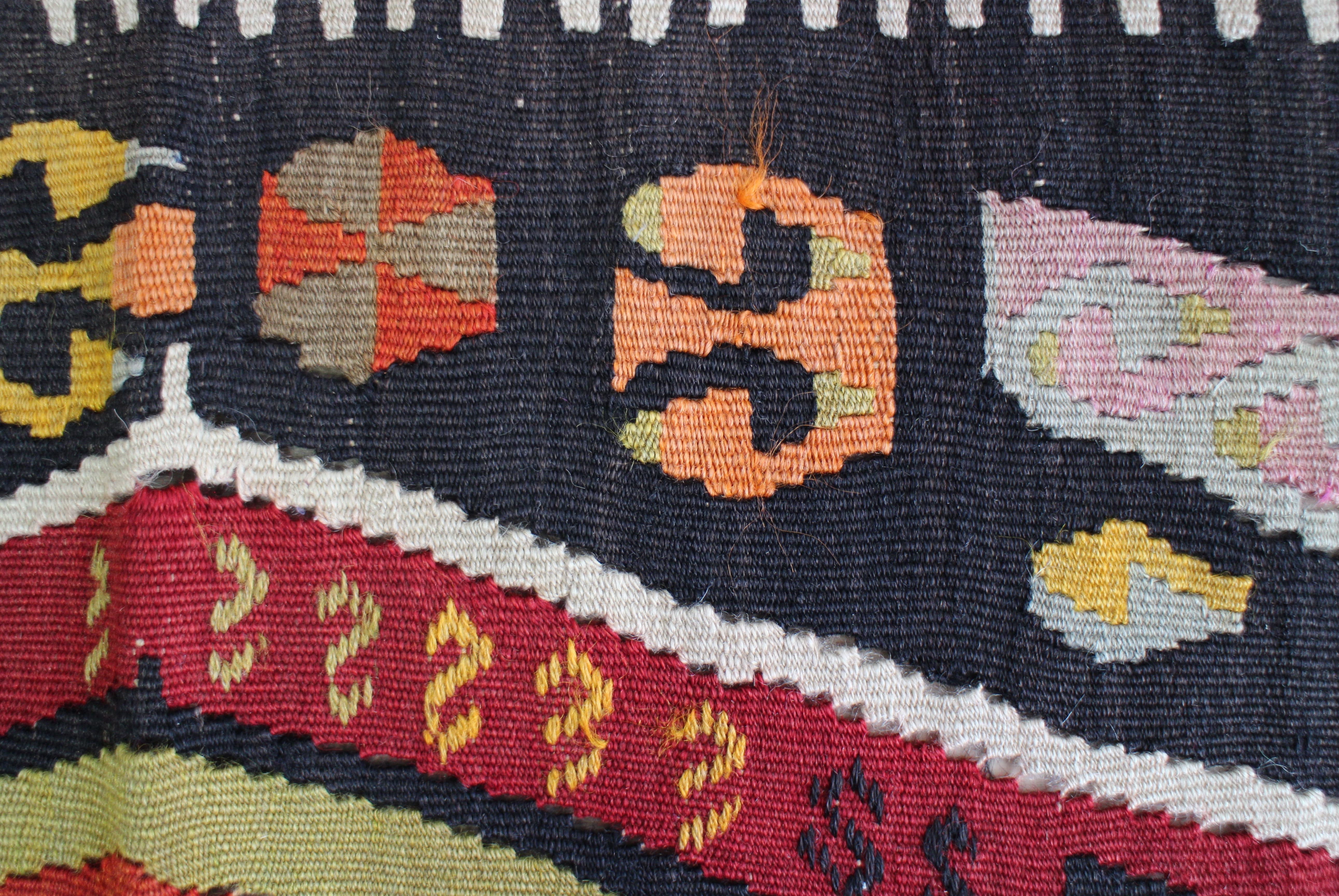 黒いオールドキリム