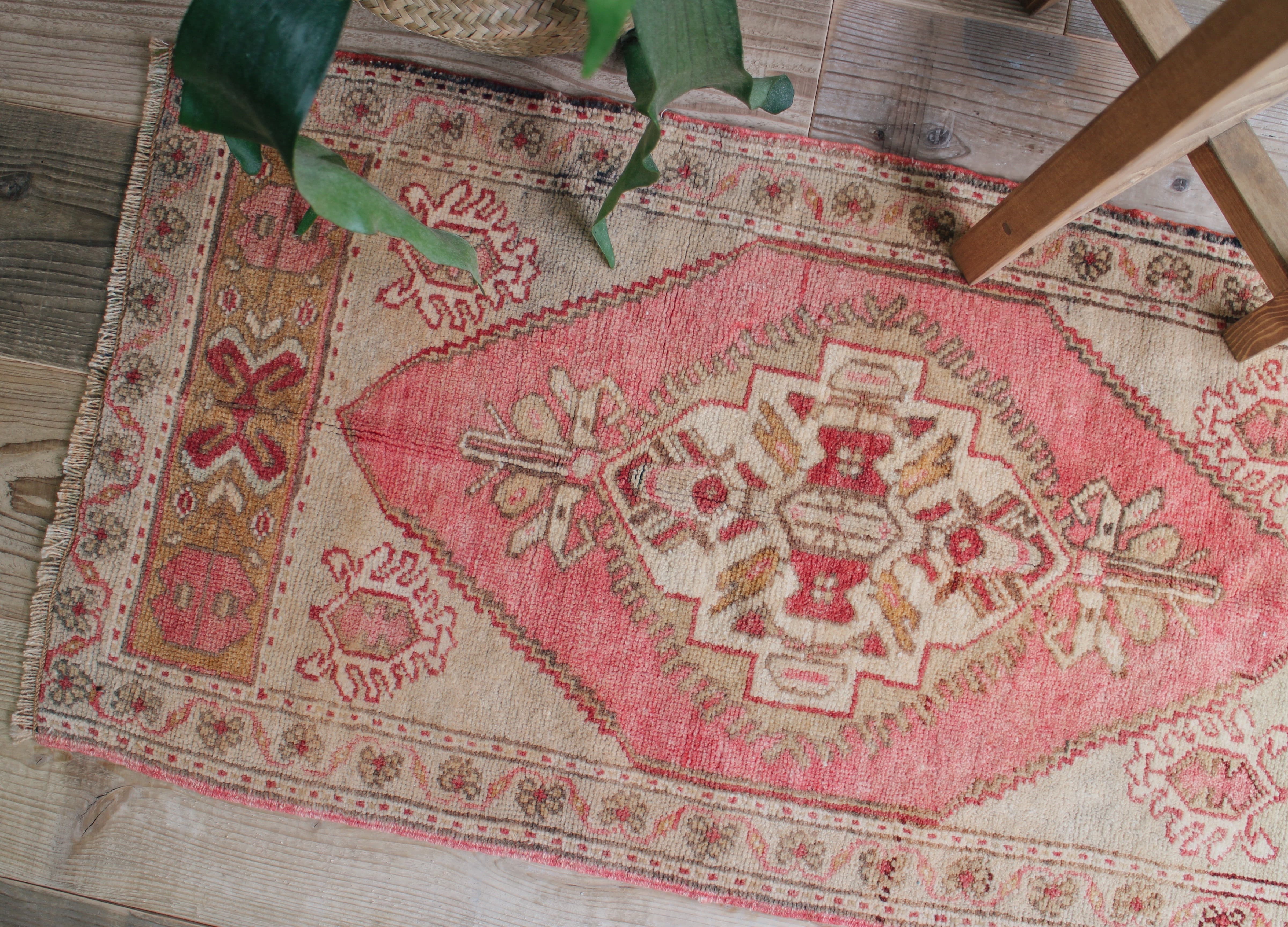 ベージュのオールドキリム