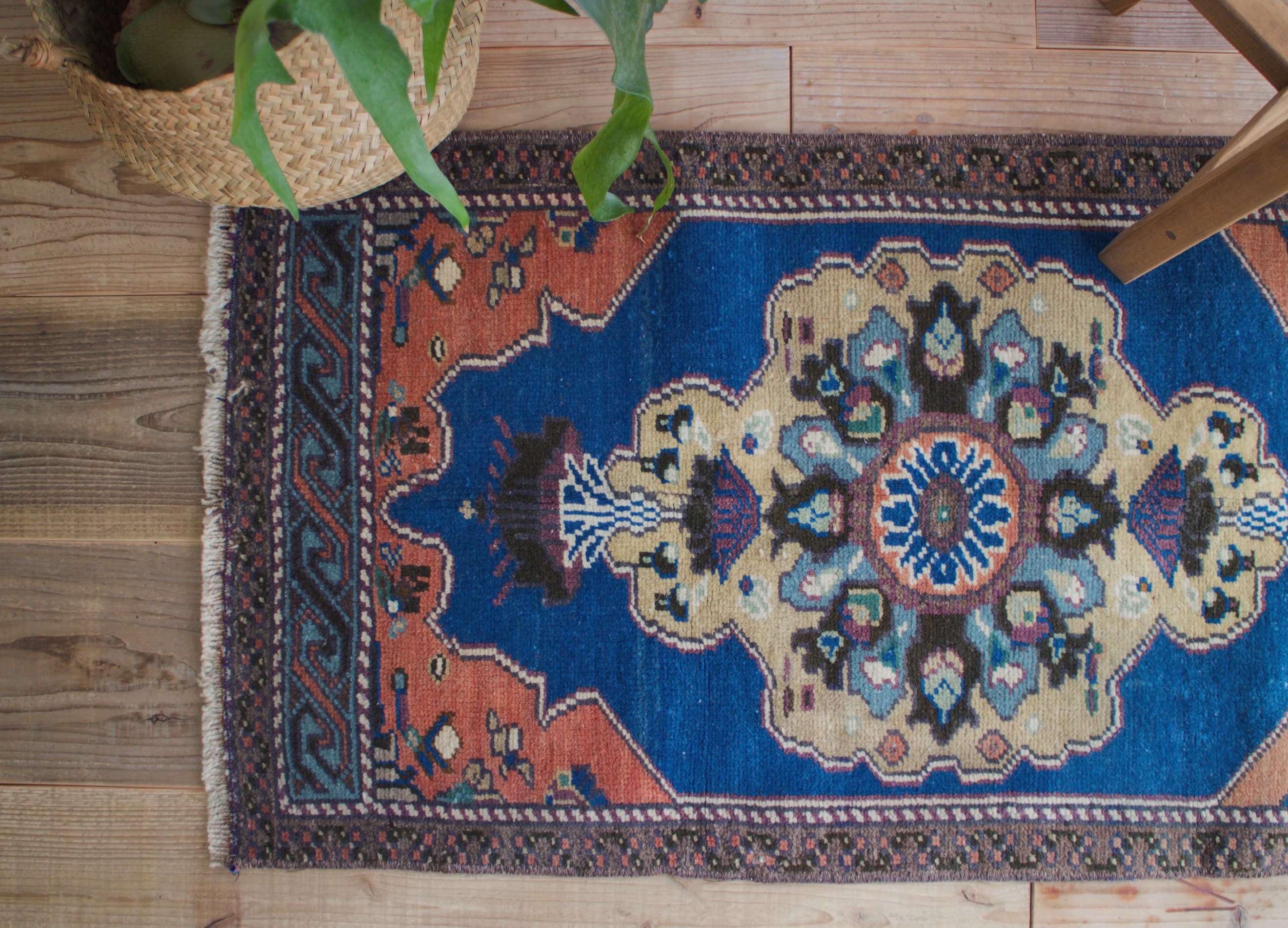 青いオールドキリム