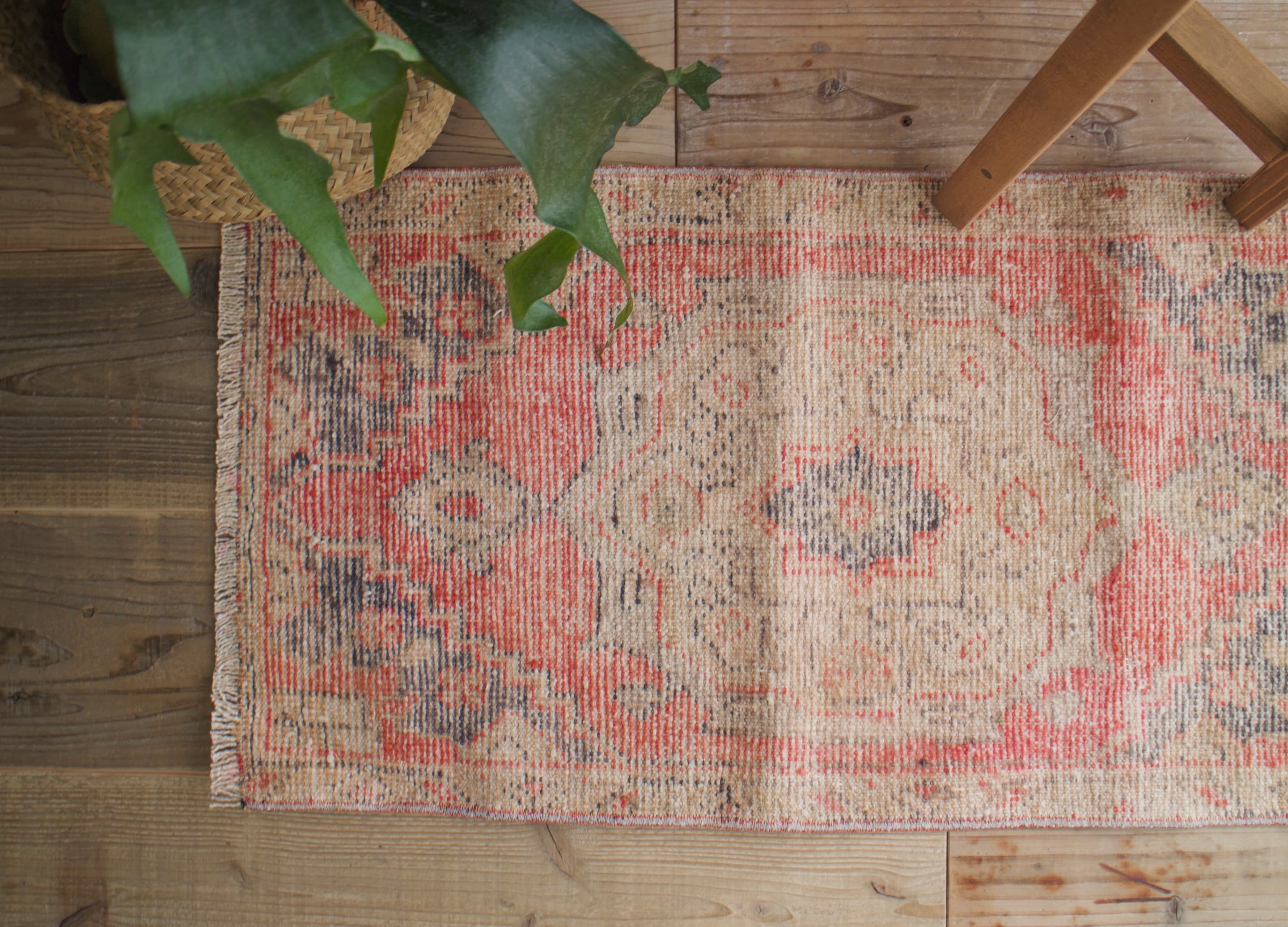 ベージュのオールドキリム